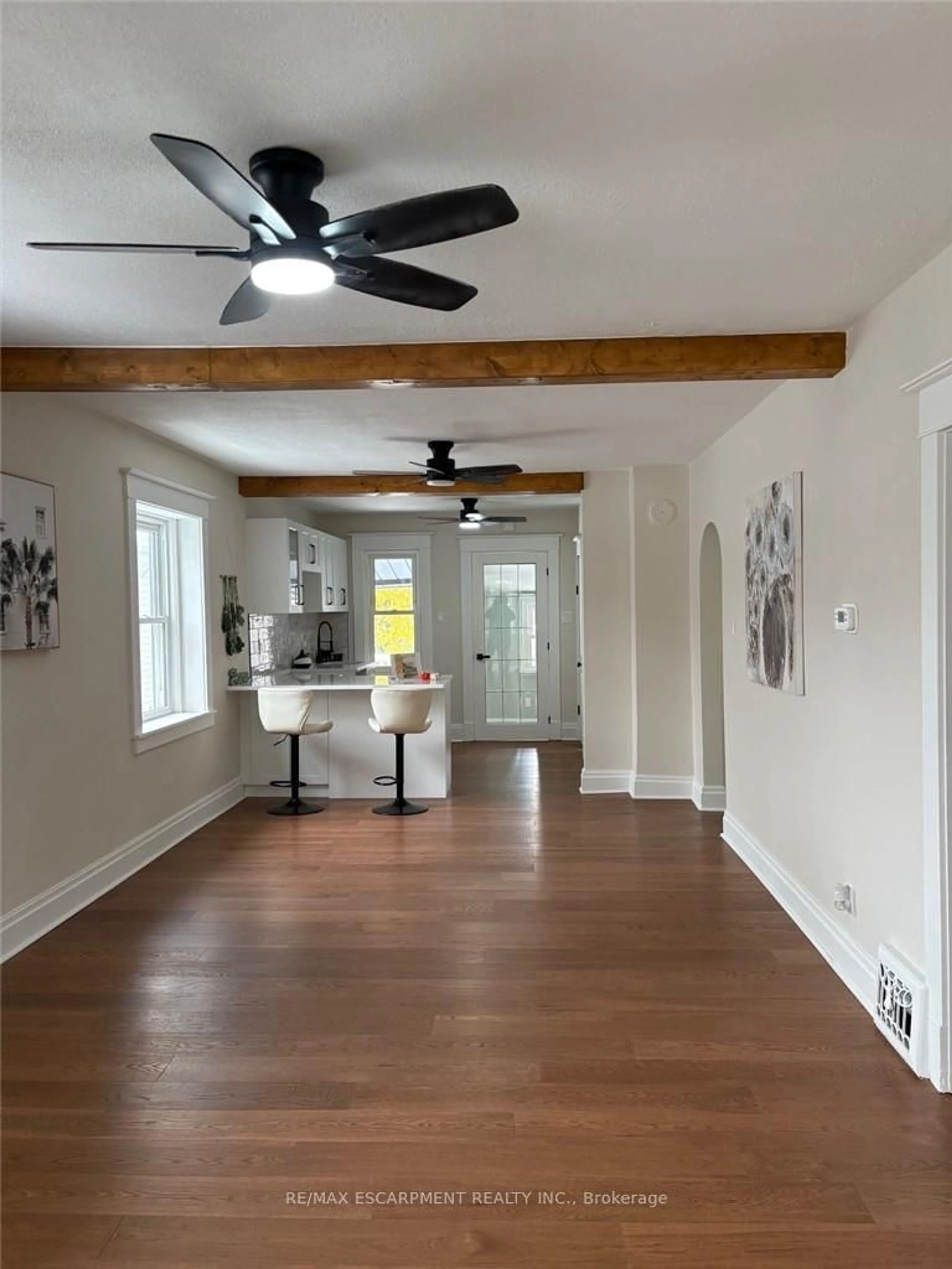 A pic of a room for 30 Eastchester Ave, St. Catharines Ontario L2P 2V6