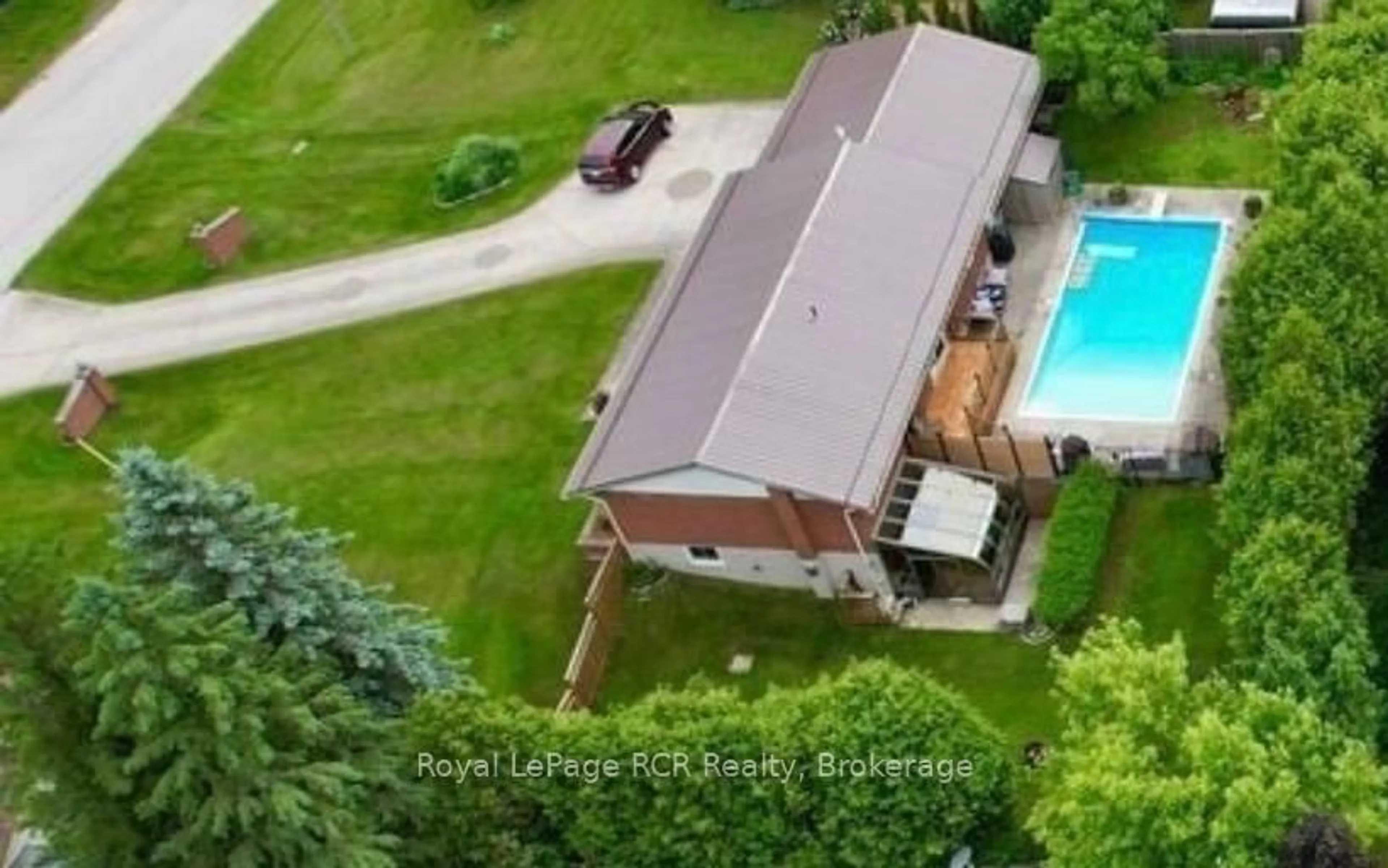 A pic from outside/outdoor area/front of a property/back of a property/a pic from drone, unknown for 109 Crawford St, Chatsworth Ontario N0H 1G0