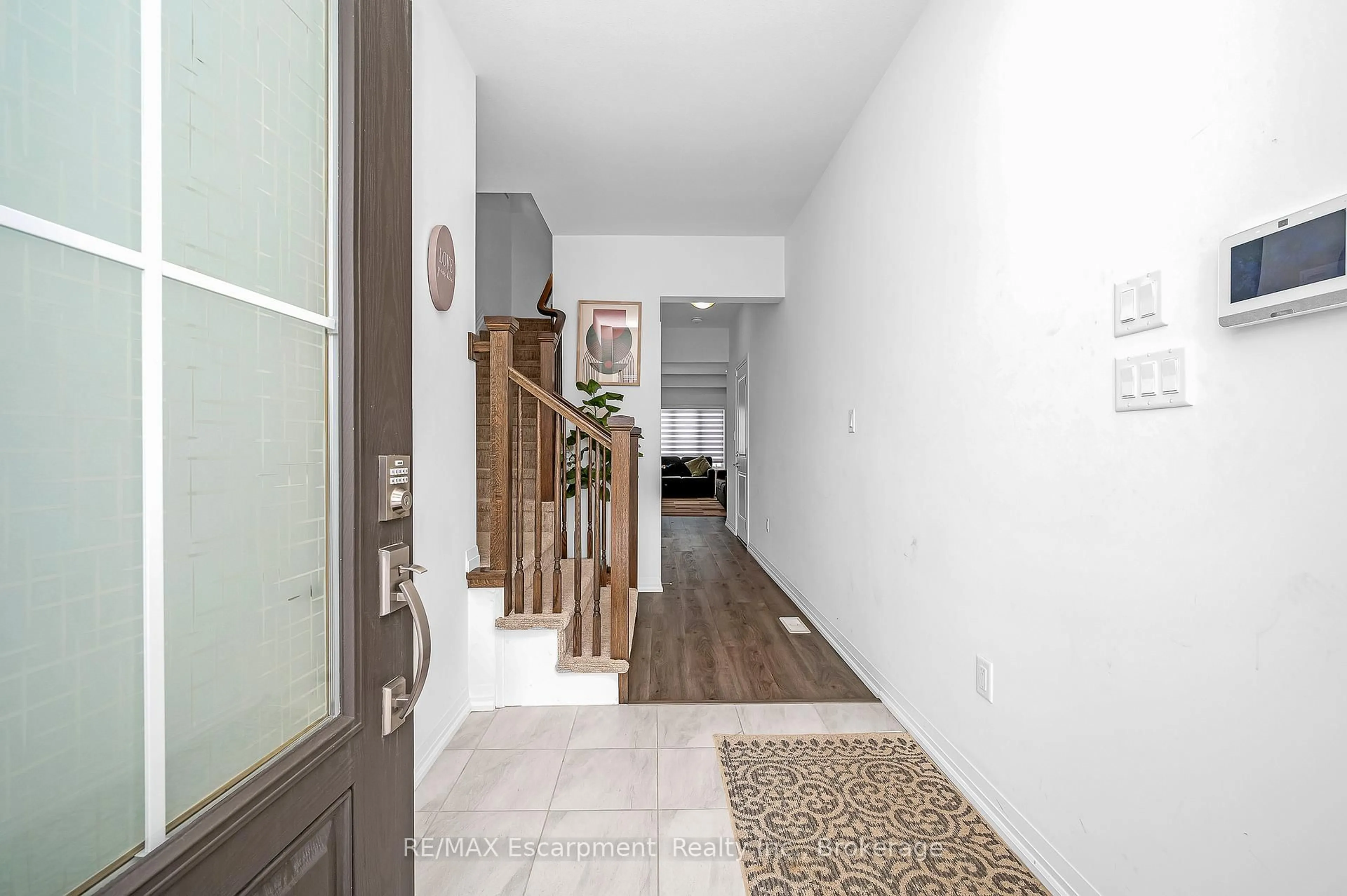 Indoor entryway for 61 Wilson Dr, Thorold Ontario L2V 0M4