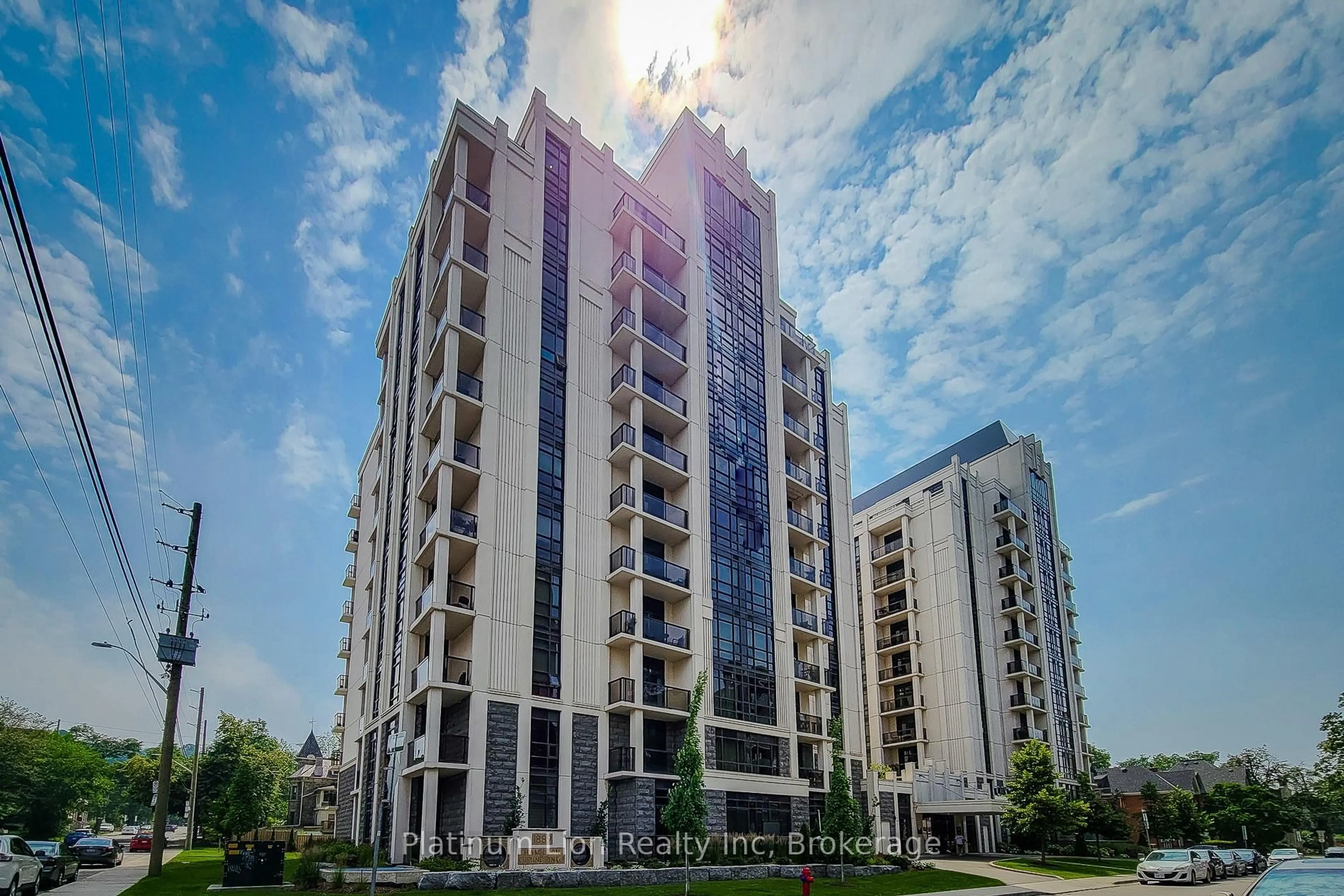 A pic from outside/outdoor area/front of a property/back of a property/a pic from drone, building for 85 Robinson St #703, Hamilton Ontario L8P 0B9