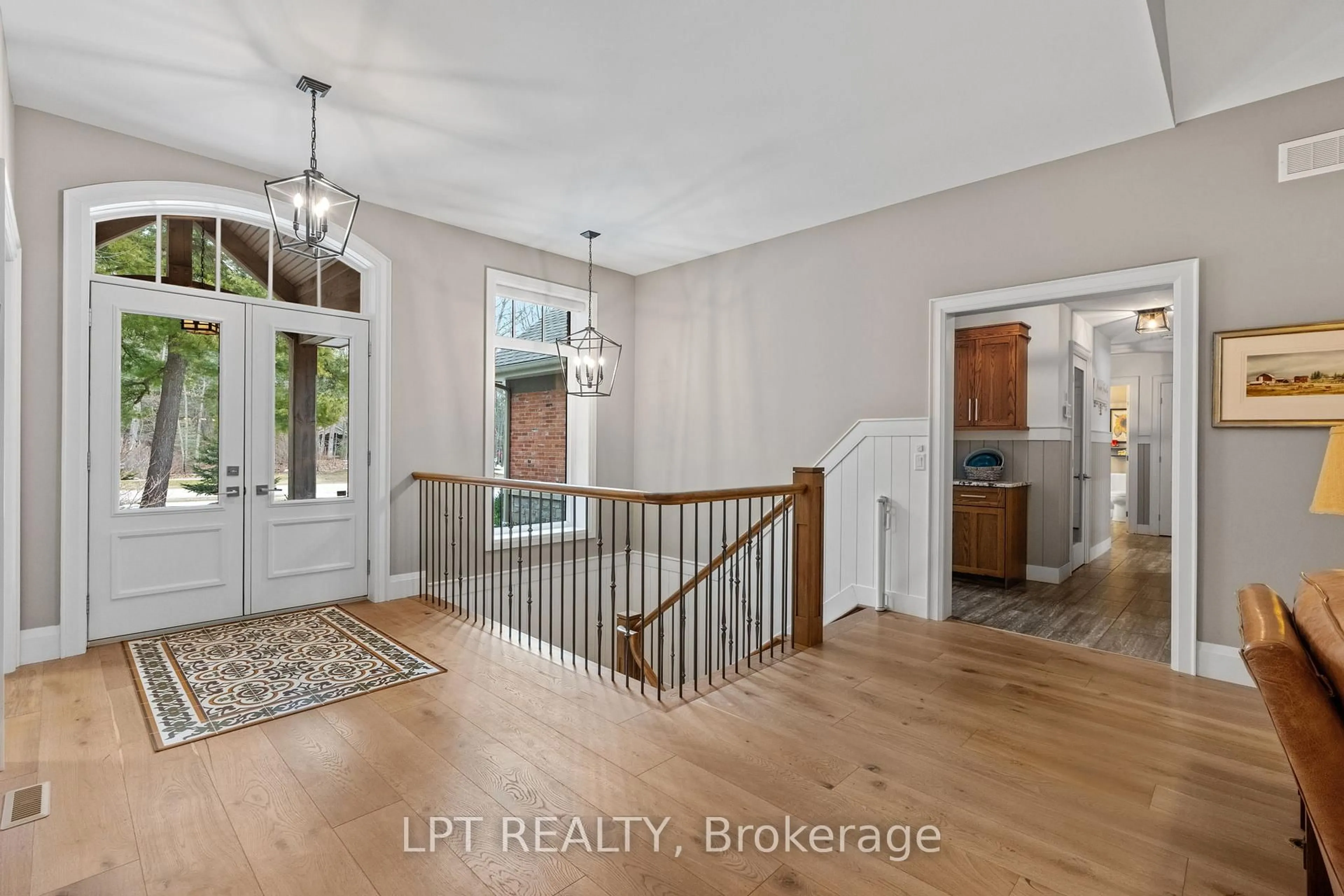 Indoor entryway for 10007 Jenna Rd, Lambton Shores Ontario N0M 1T0