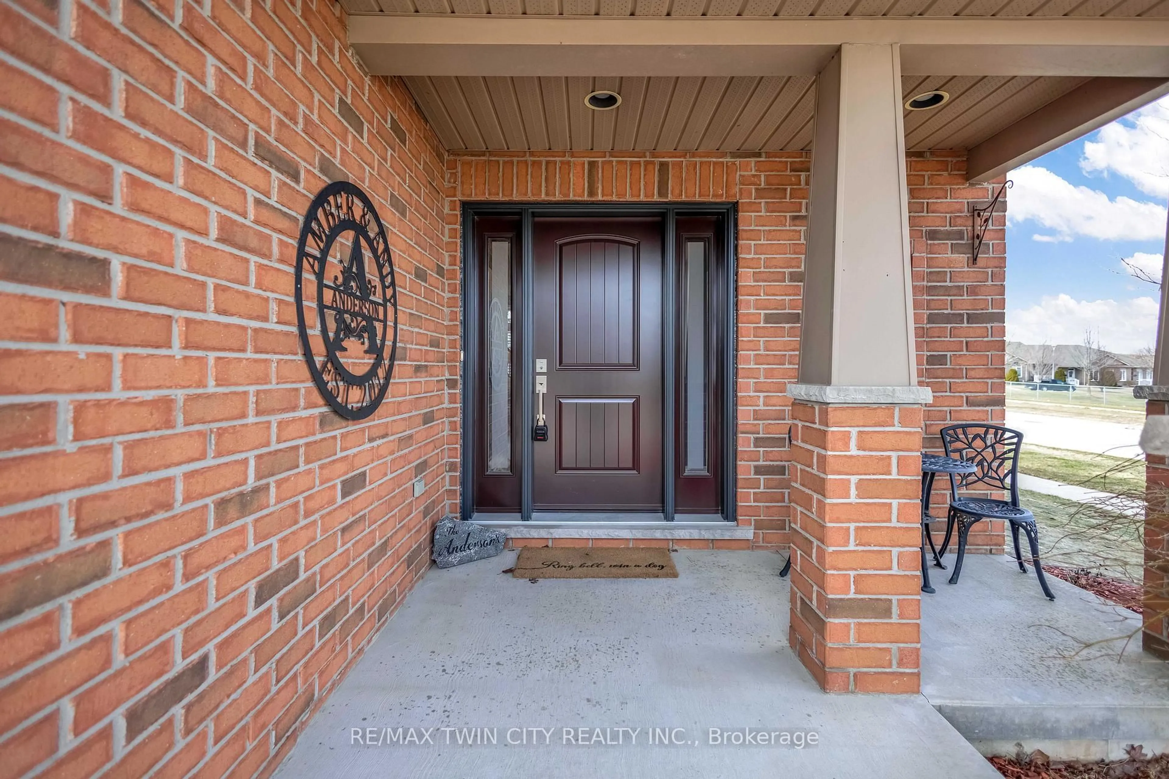 Indoor entryway for 783 Stonegate Dr, Woodstock Ontario N4V 1H5
