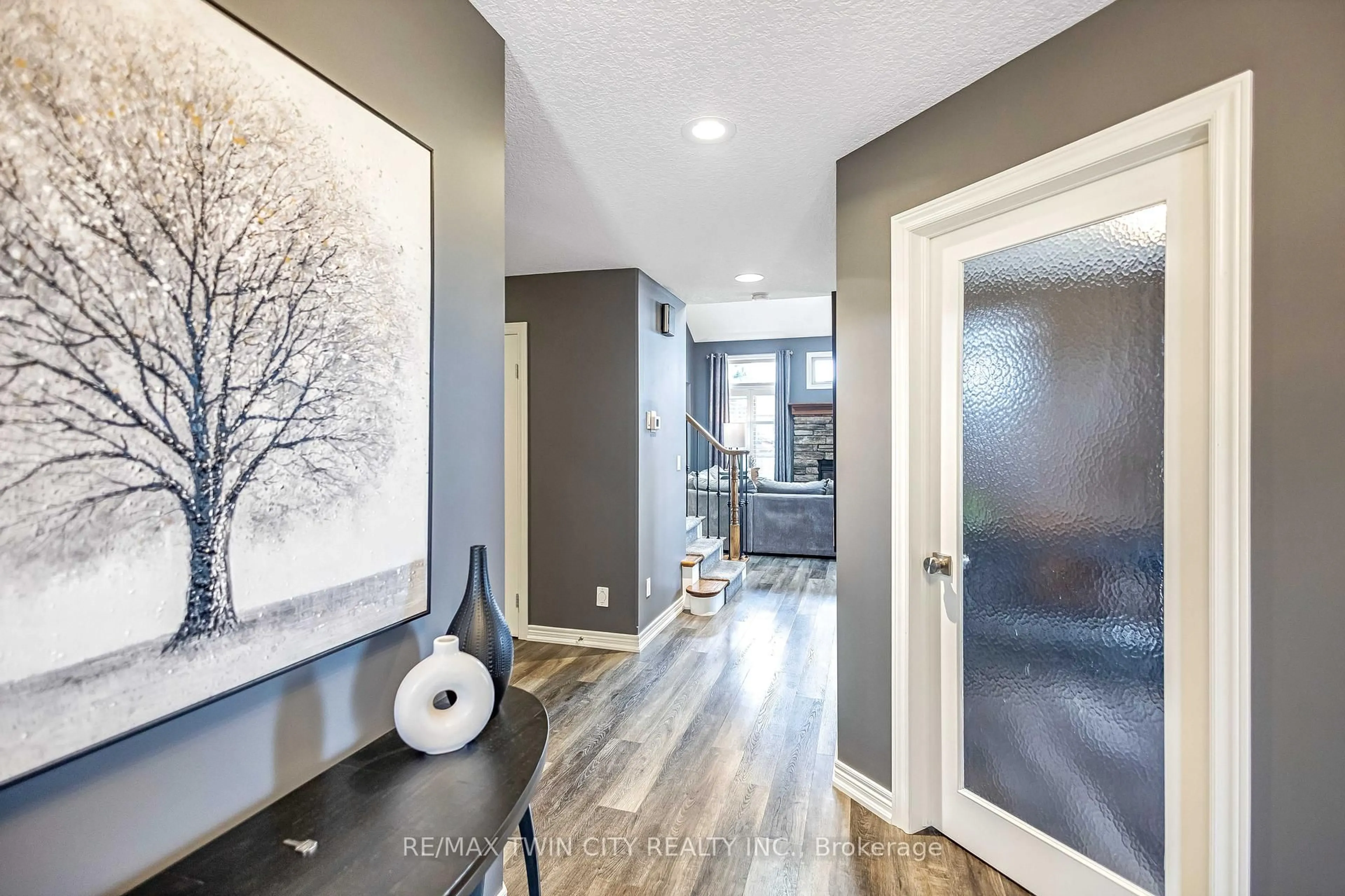 Indoor entryway for 783 Stonegate Dr, Woodstock Ontario N4V 1H5