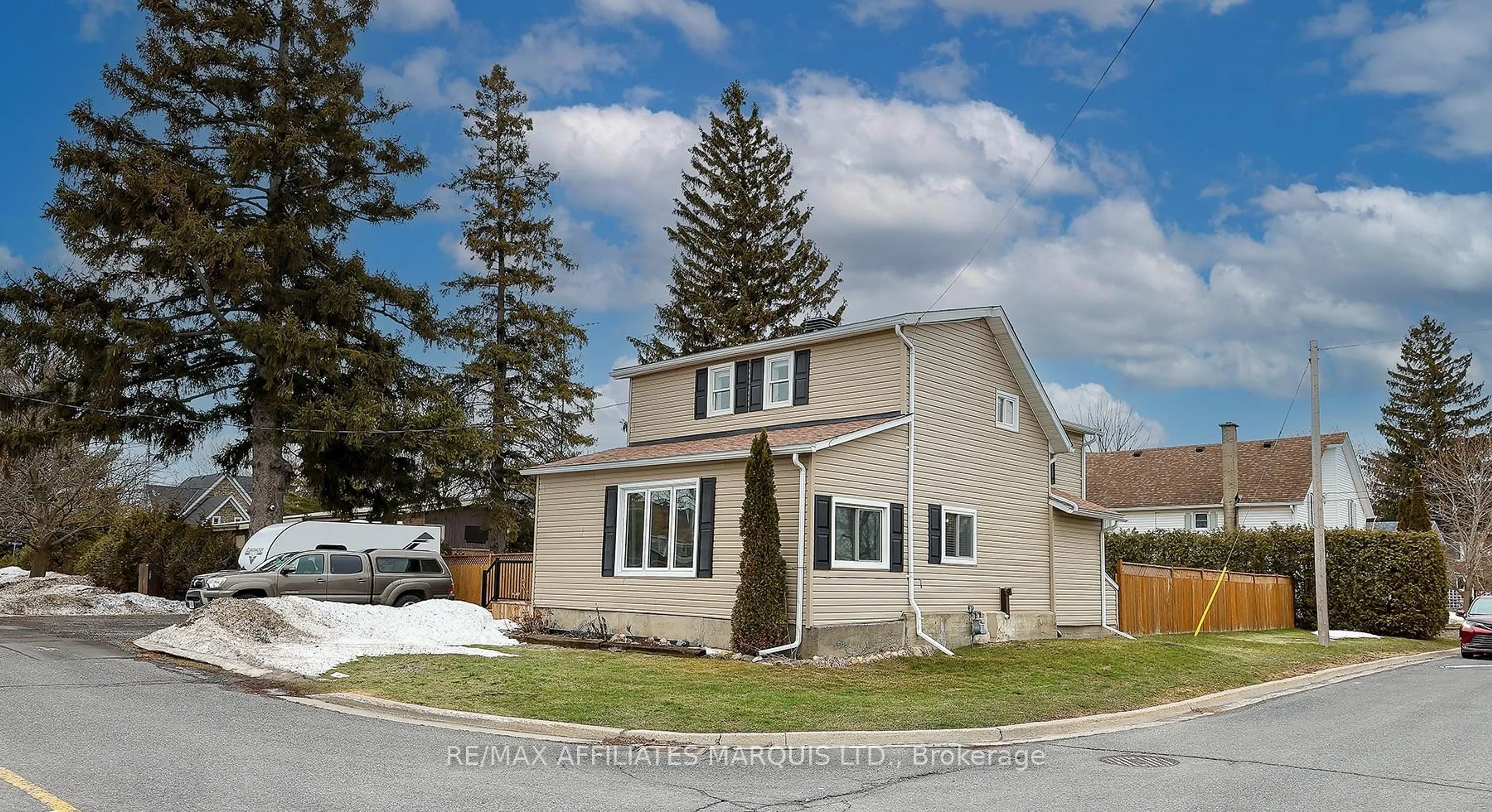 Home with vinyl exterior material, street for 39 Second St, South Dundas Ontario K0C 1X0