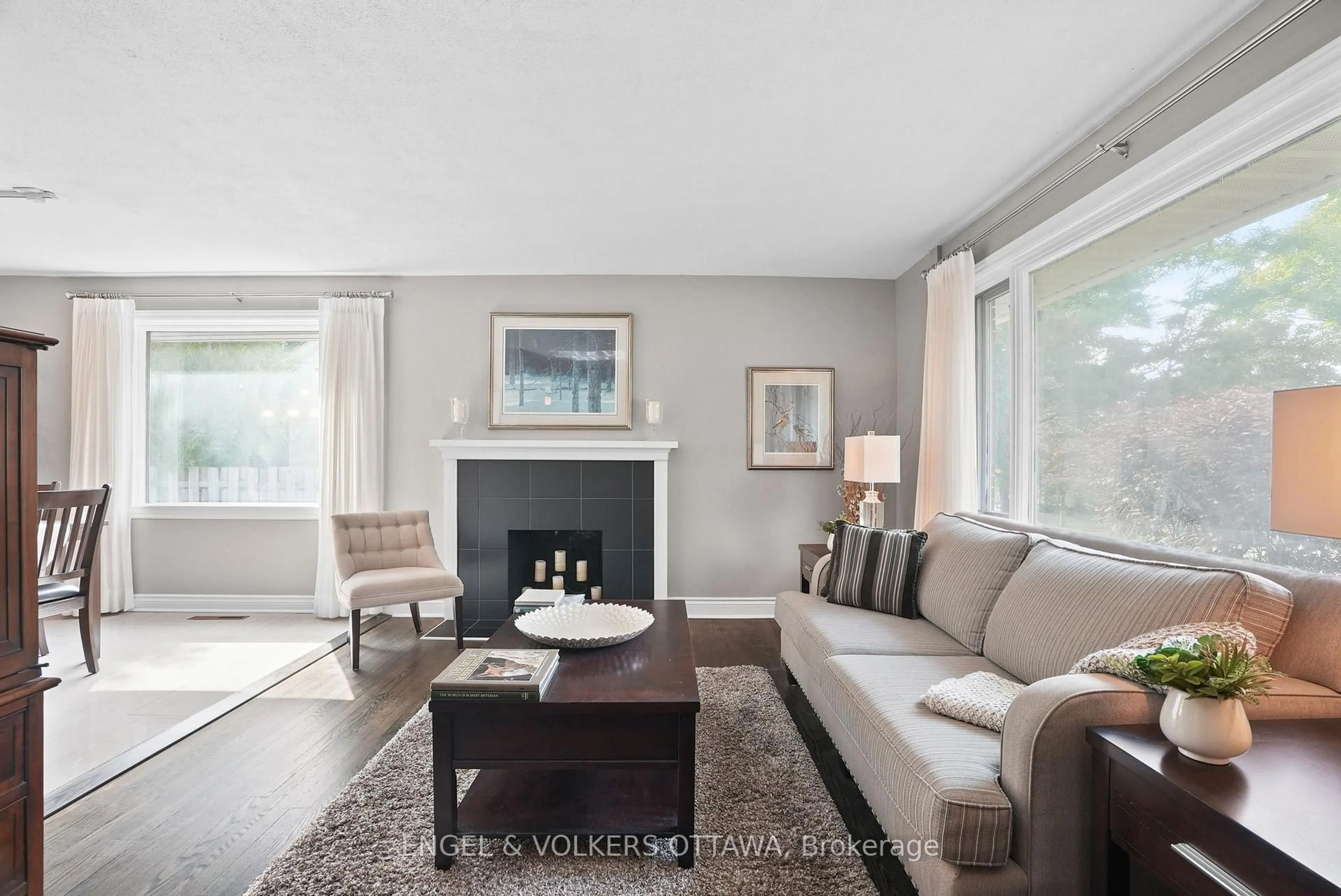 Living room with furniture, unknown for 1278 Cheverton Ave, Ottawa Ontario K1H 7P6