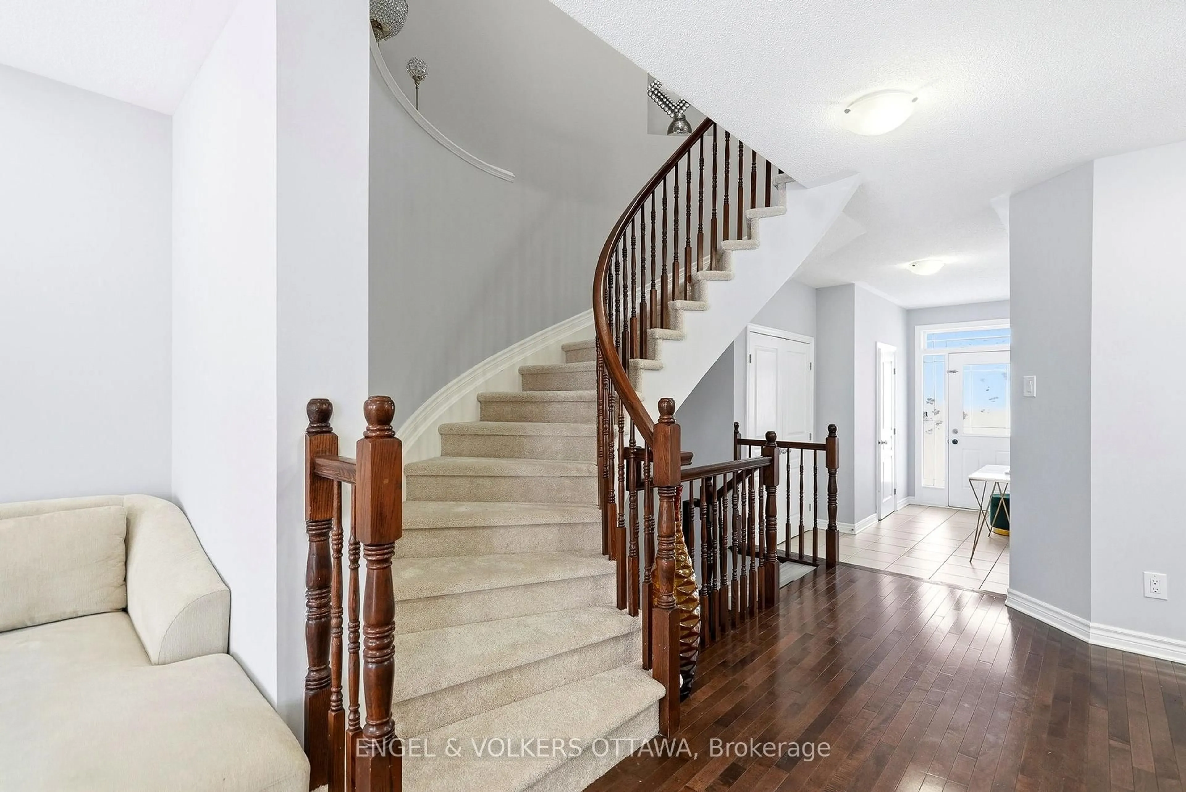 Stairs for 476 Barrick Hill Rd, Ottawa Ontario K2M 0H8