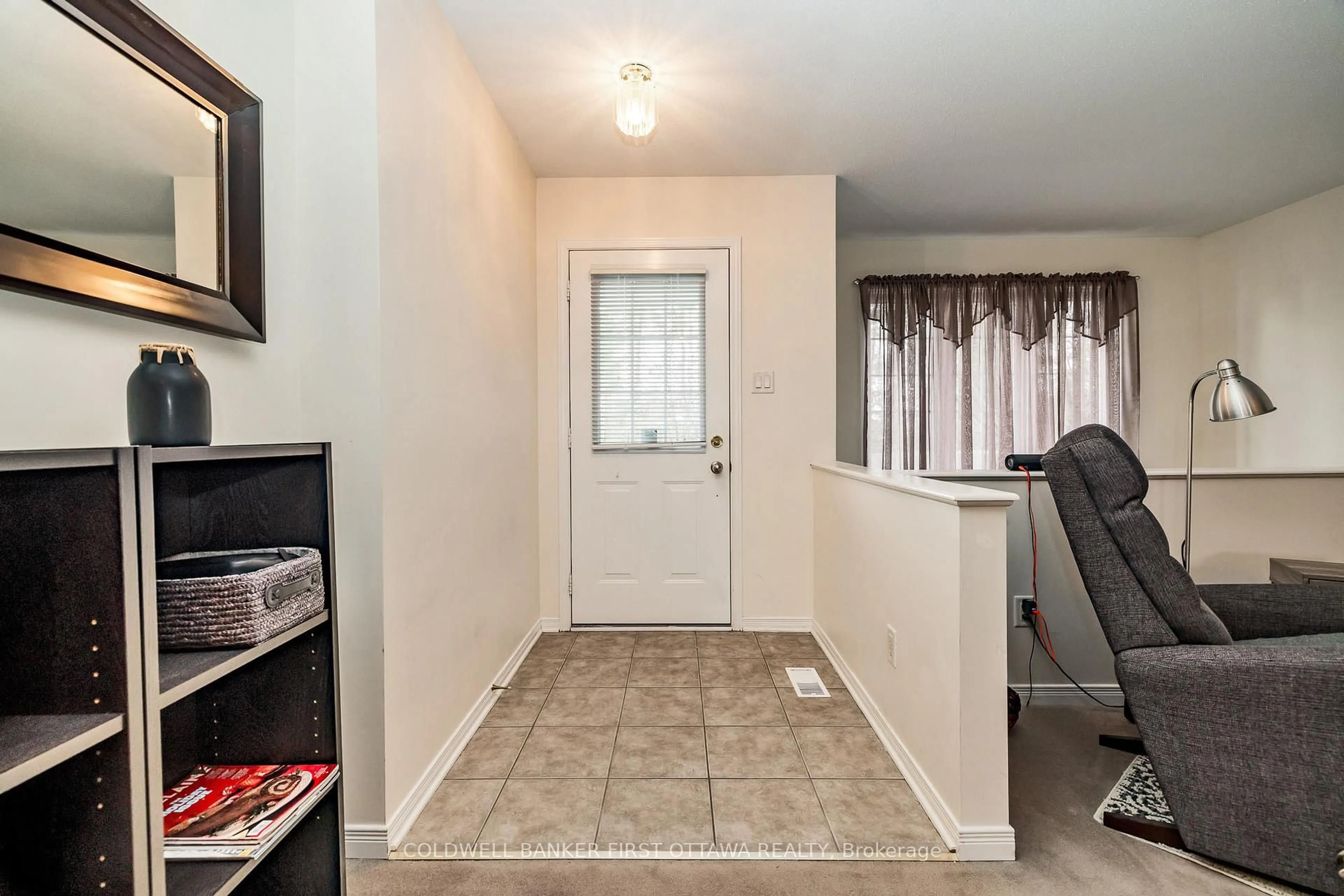 Indoor entryway for 309 Wiffen Private, Ottawa Ontario K2H 1G3