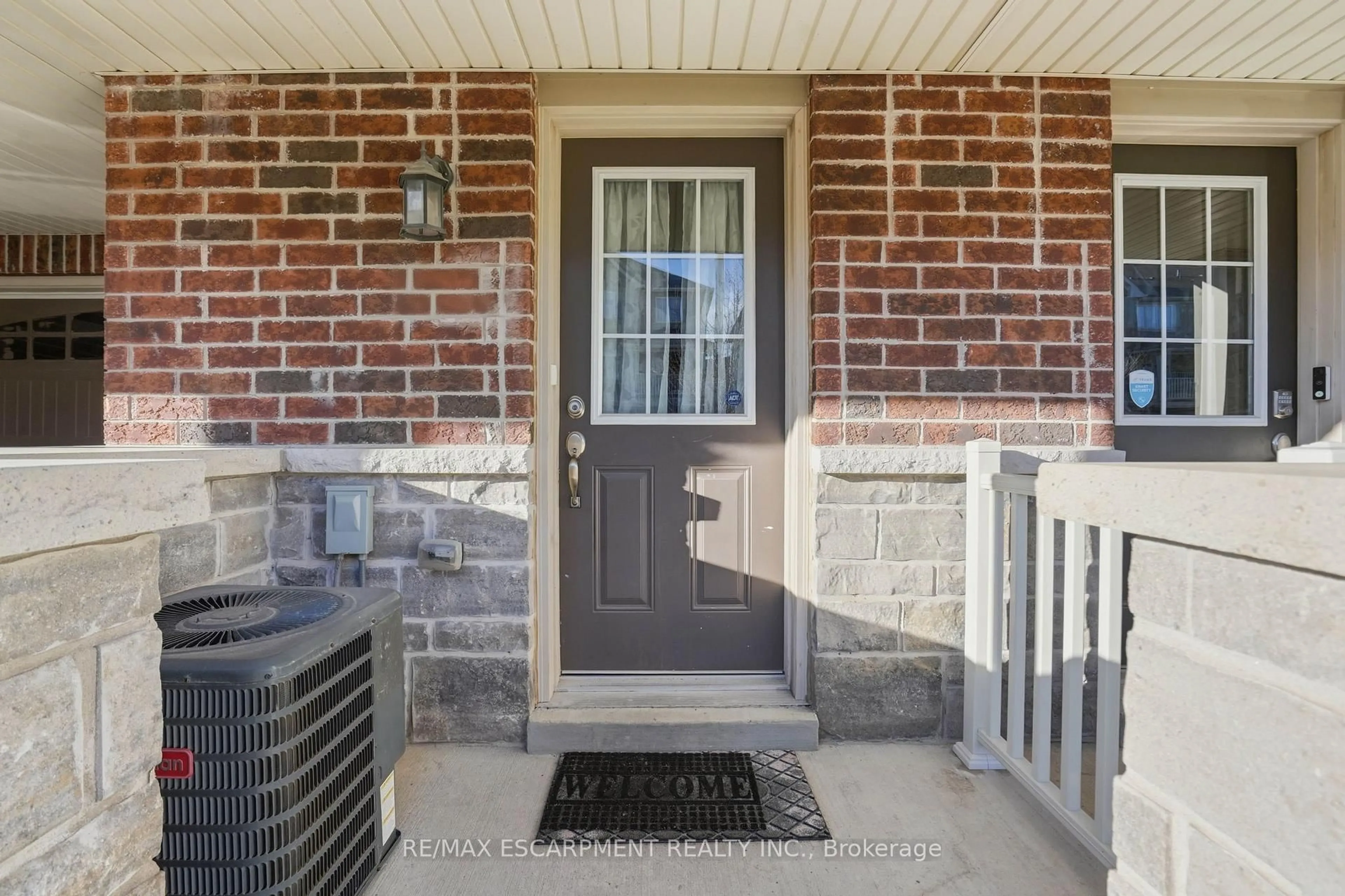 Indoor entryway for 13 Hiscott Dr, Hamilton Ontario L8B 0A2
