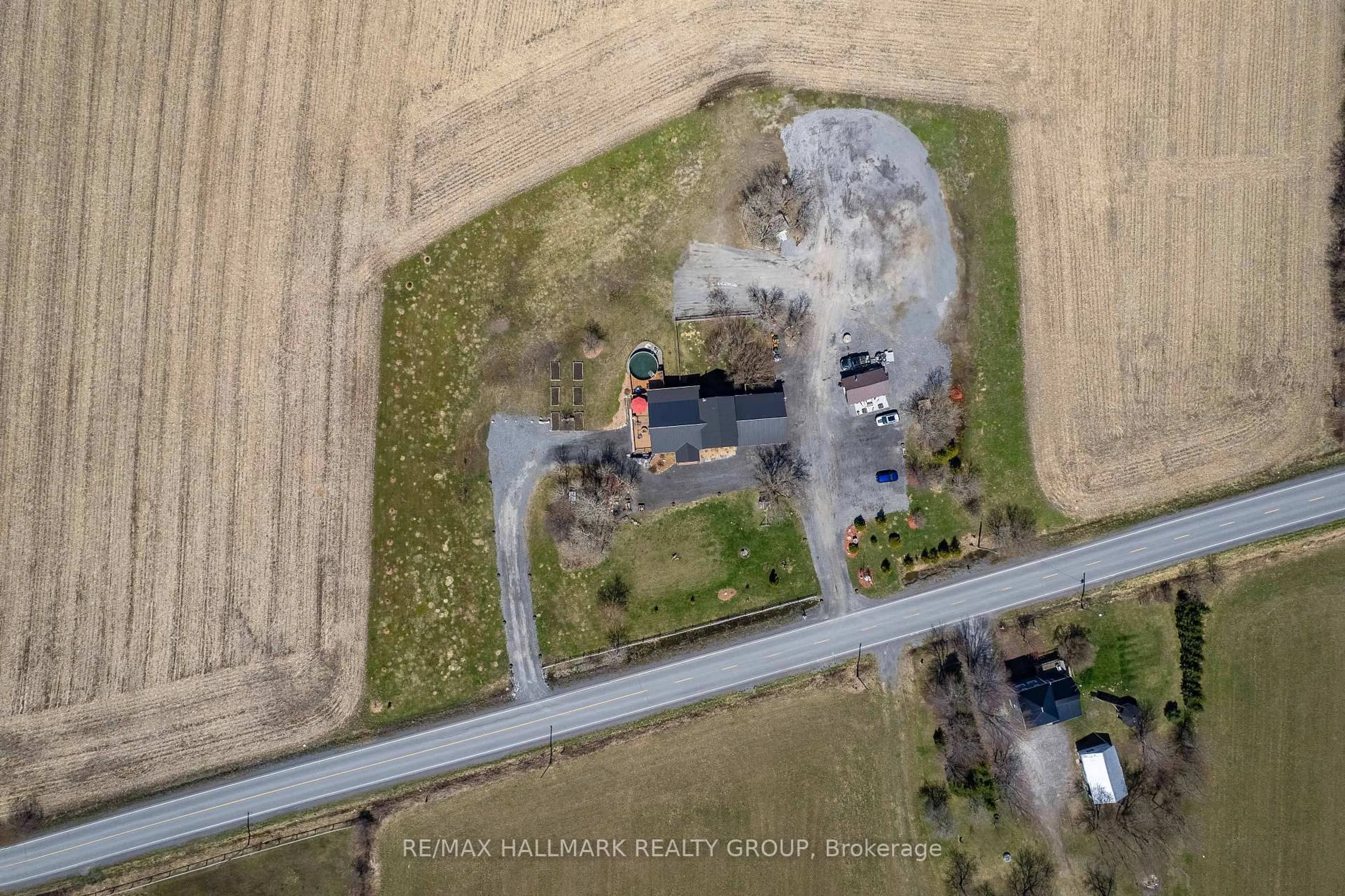A pic from outside/outdoor area/front of a property/back of a property/a pic from drone, building for 2421 Concession 8 Rd, The Nation Ontario K0B 1N0