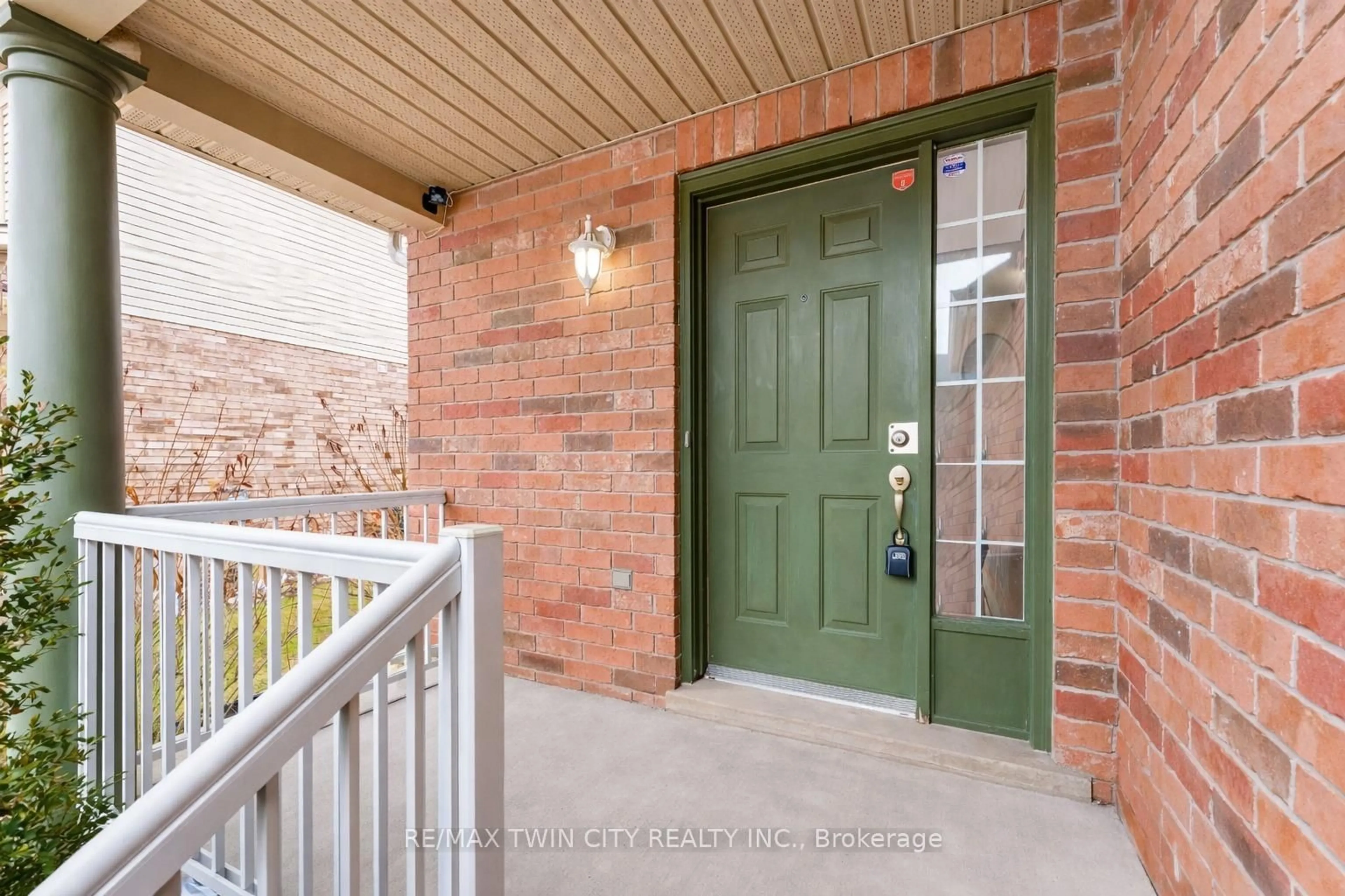 Indoor entryway for 142 Dubrick Cres, Kitchener Ontario N2E 4G3