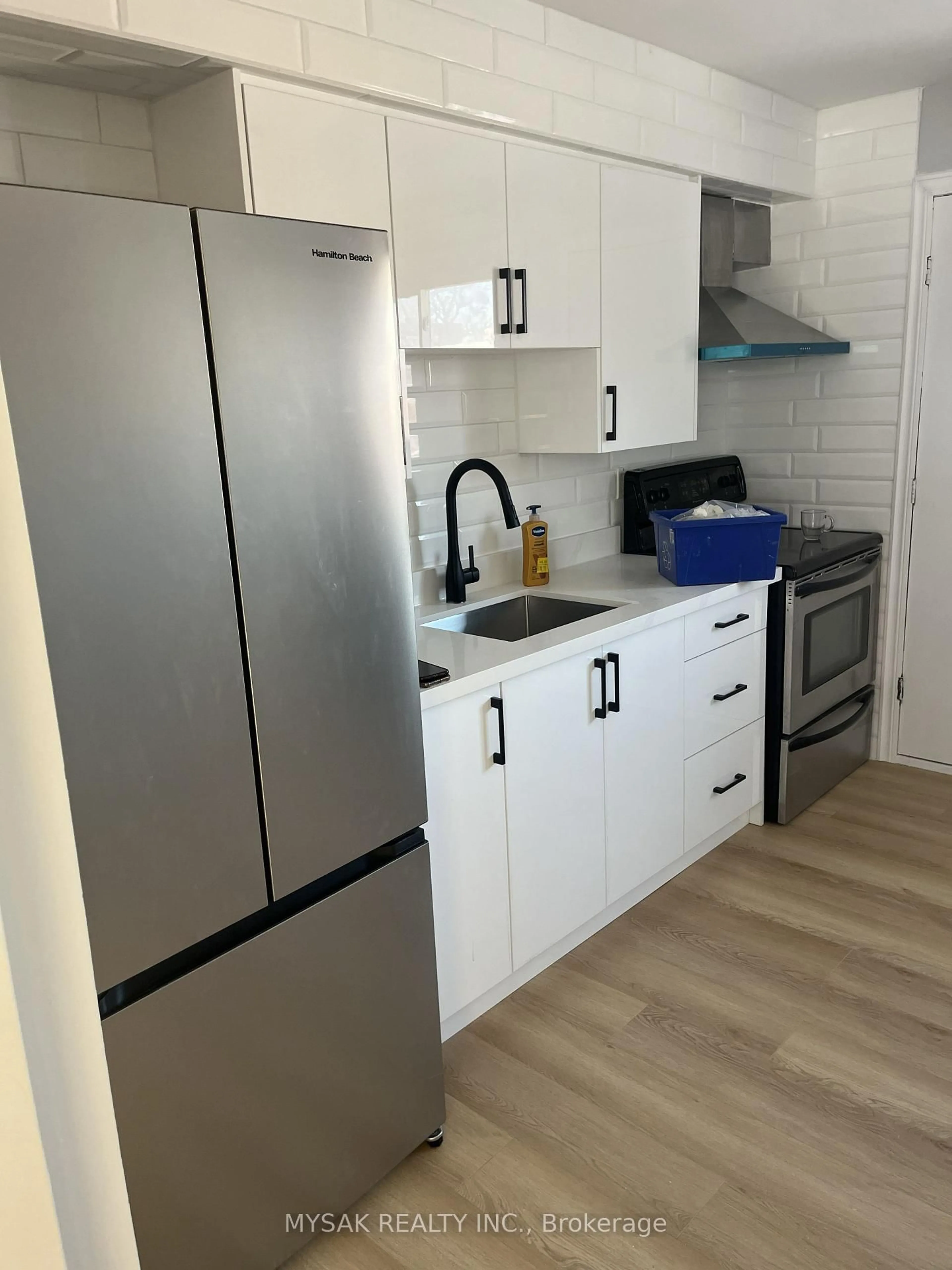 Standard kitchen, wood/laminate floor for 10 Plymouth Crt, Guelph Ontario N1H 5W2