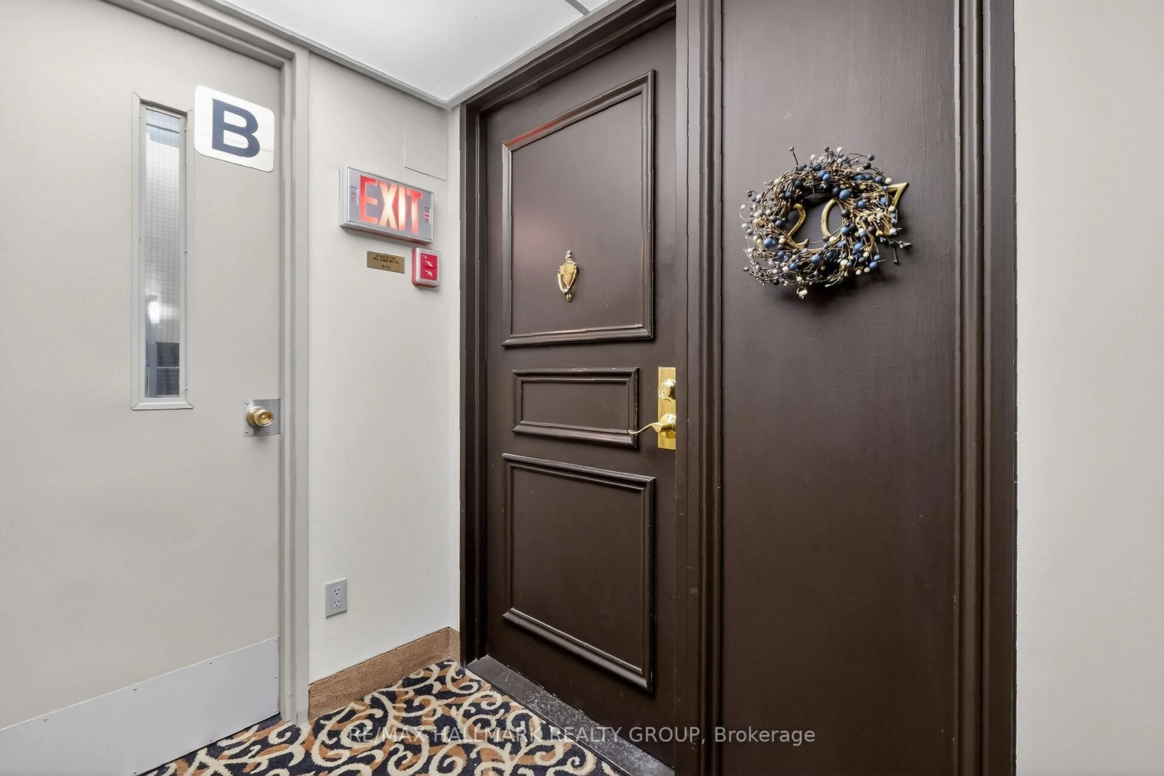 Indoor entryway for 1081 Ambleside Dr #1207, Ottawa Ontario K2B 8C8