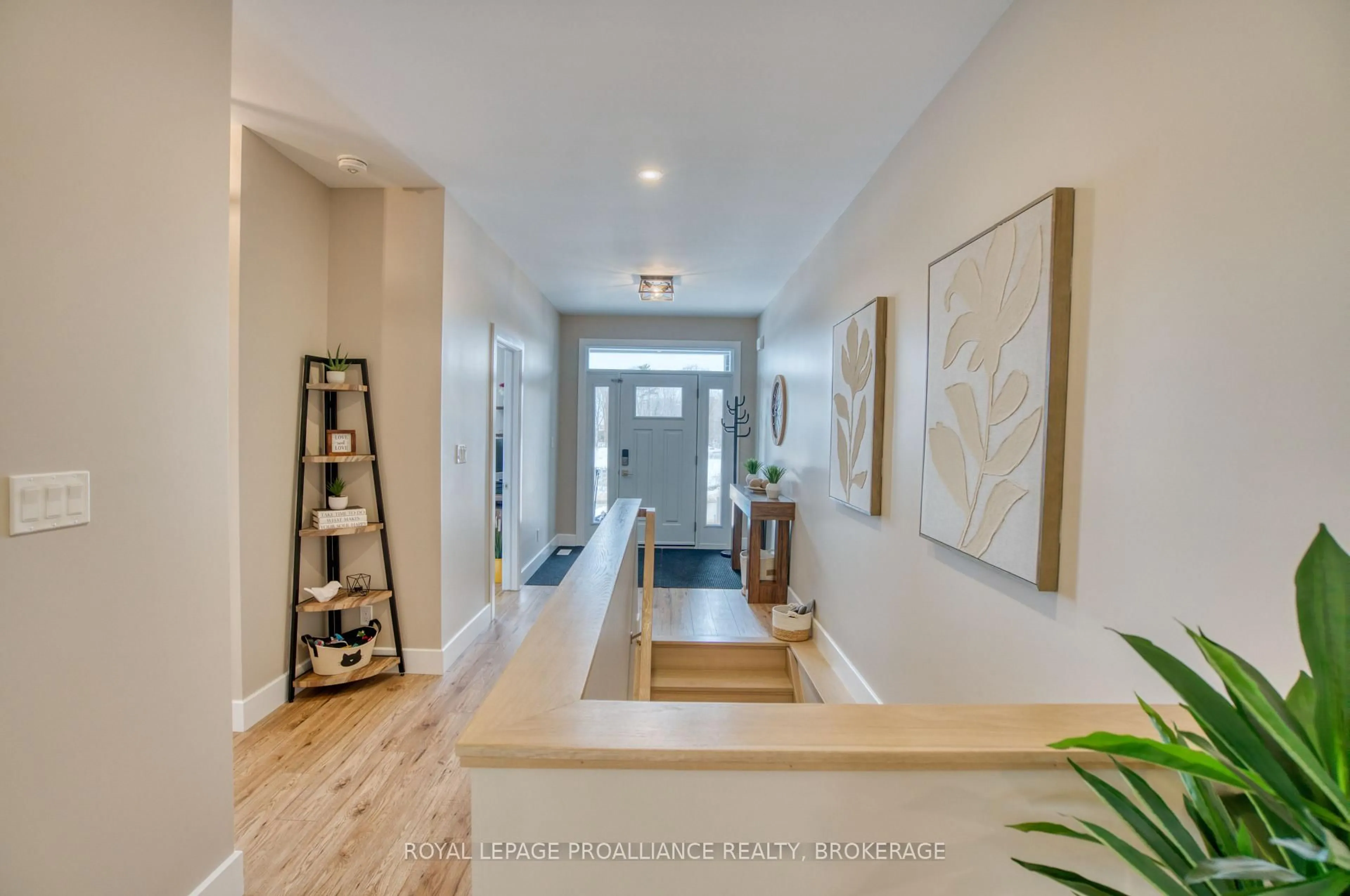 Indoor entryway for 620 Graceland Ave, Kingston Ontario K7M 7P7