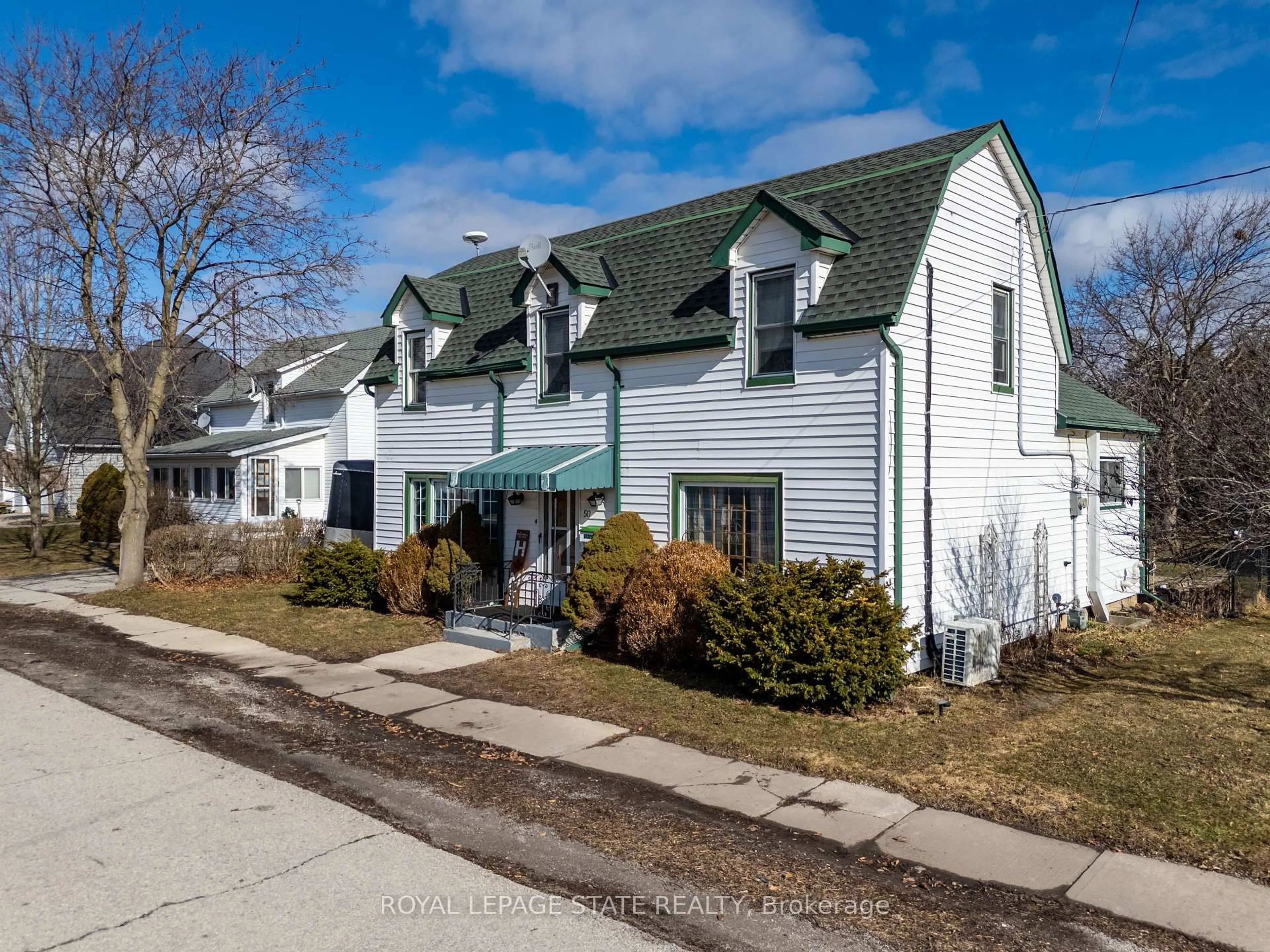 A pic from outside/outdoor area/front of a property/back of a property/a pic from drone, street for 50 Jane St, Haldimand Ontario N0A 1H0