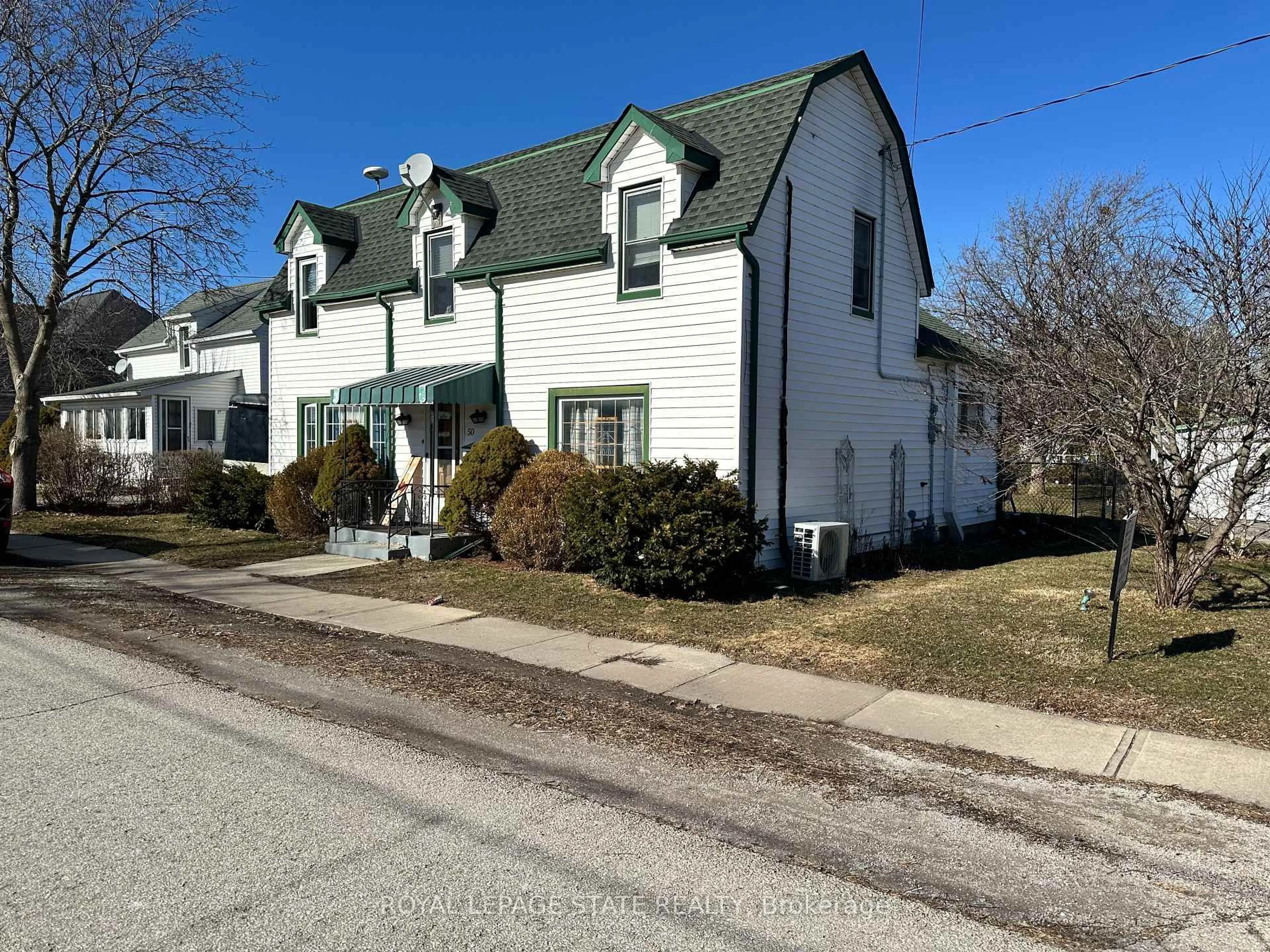 A pic from outside/outdoor area/front of a property/back of a property/a pic from drone, street for 50 Jane St, Haldimand Ontario N0A 1H0