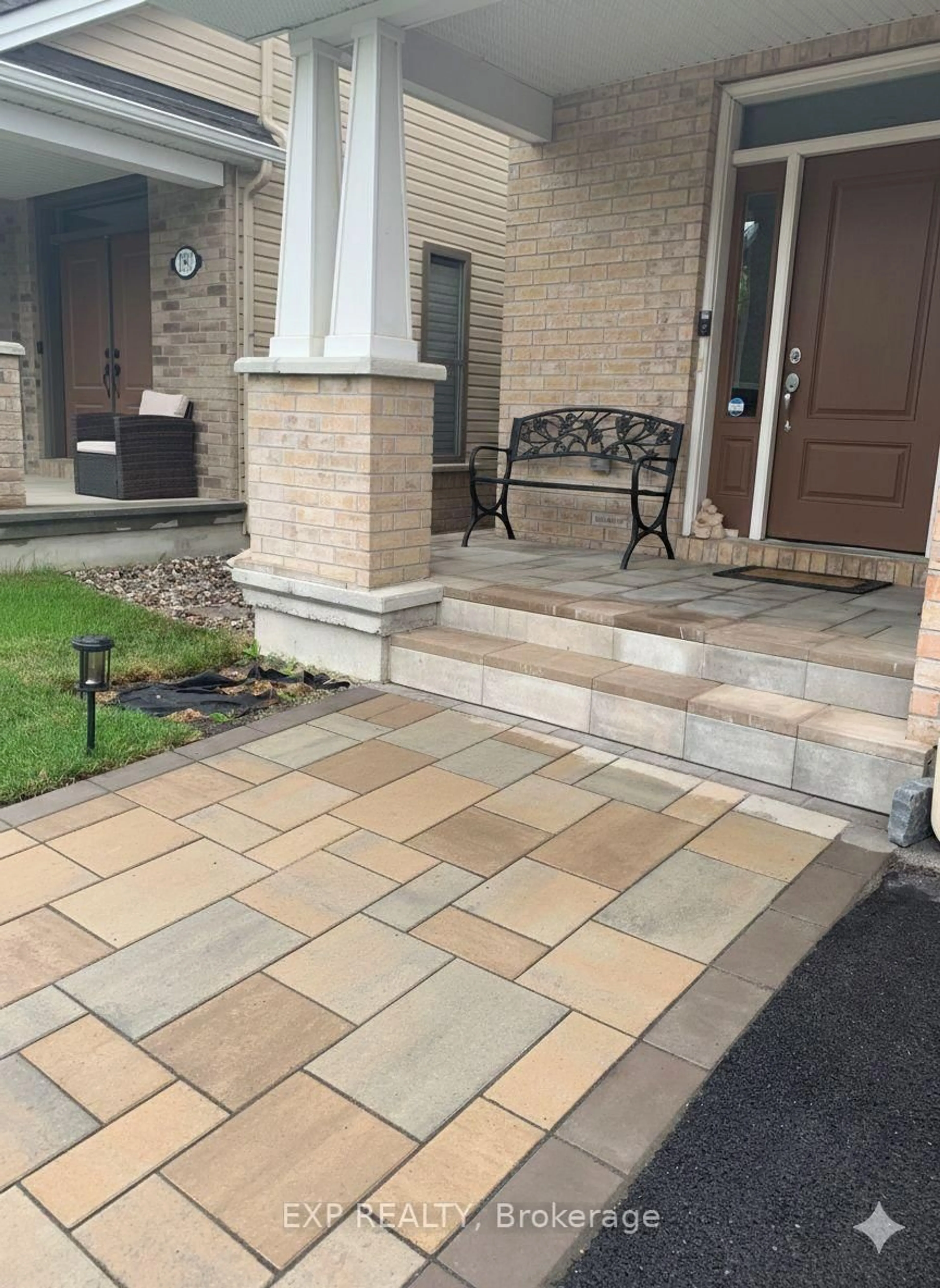 Patio, street for 182 Helen Rapp Way, Ottawa Ontario K1T 0P6