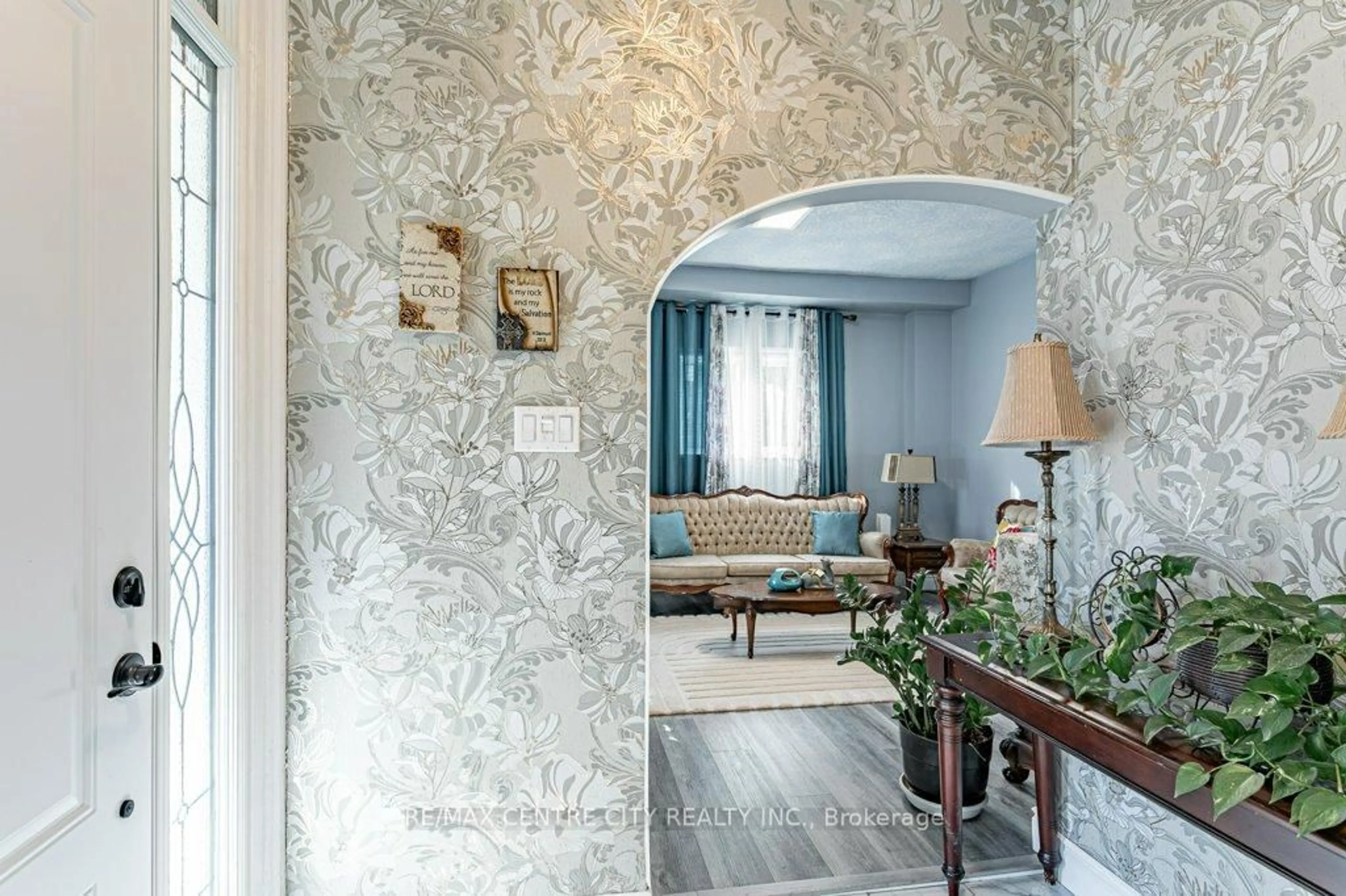 Indoor entryway for 52 Princess Ave, St. Thomas Ontario N5R 2V7