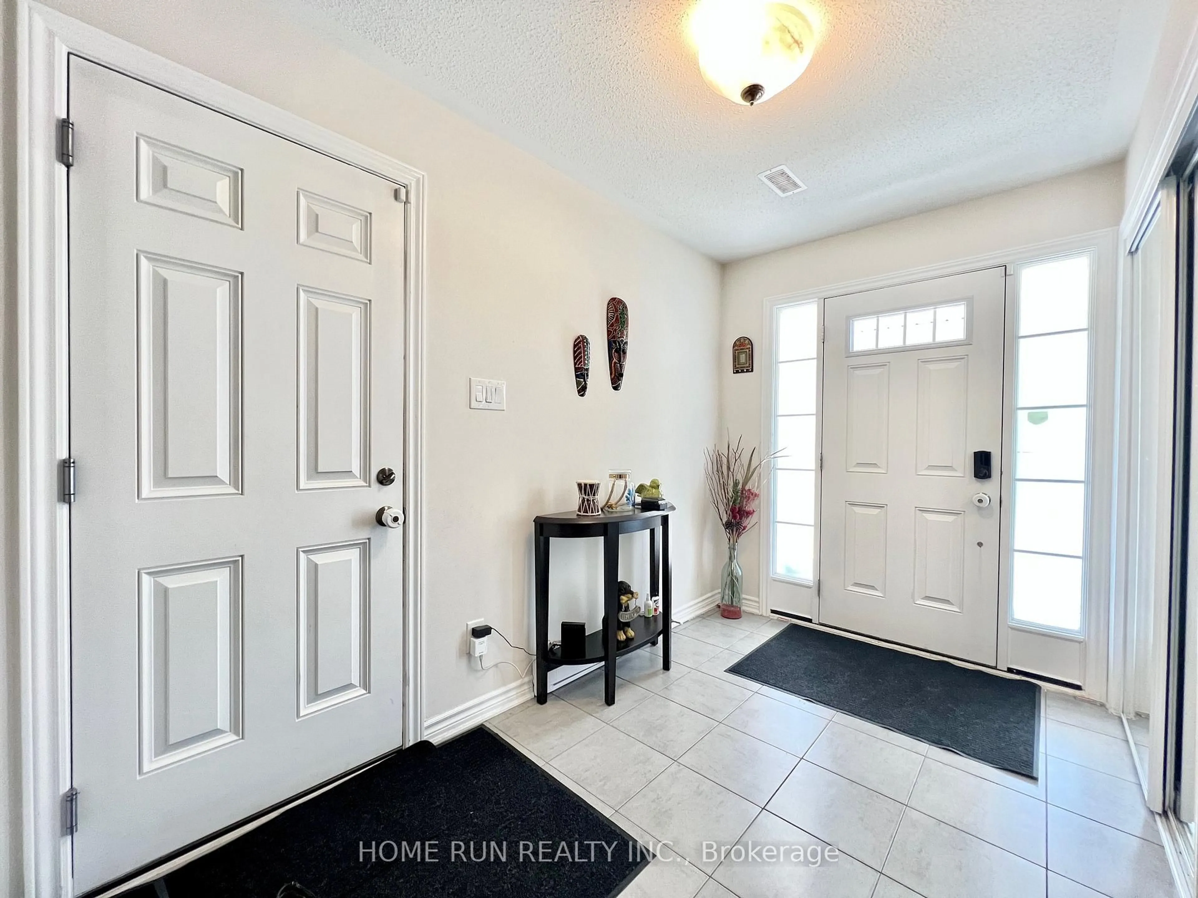 Indoor entryway for 347 Pumpkinseed Cres, Ottawa Ontario K2J 0R9
