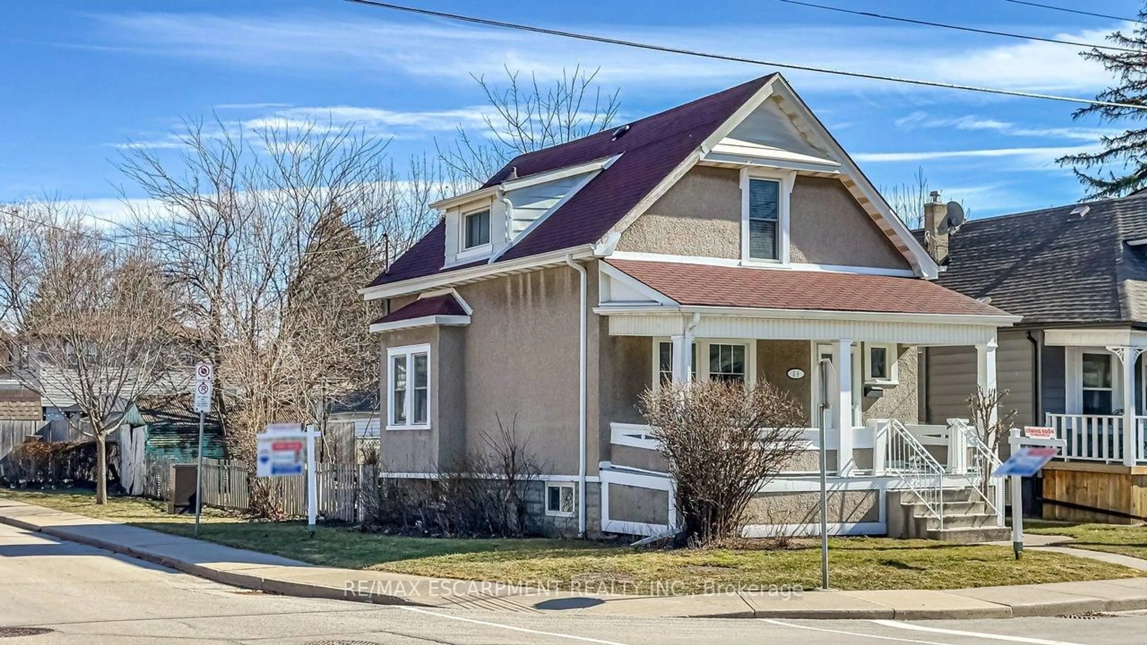 Home with vinyl exterior material, street for 58 Edgemont St, Hamilton Ontario L8H 4C6