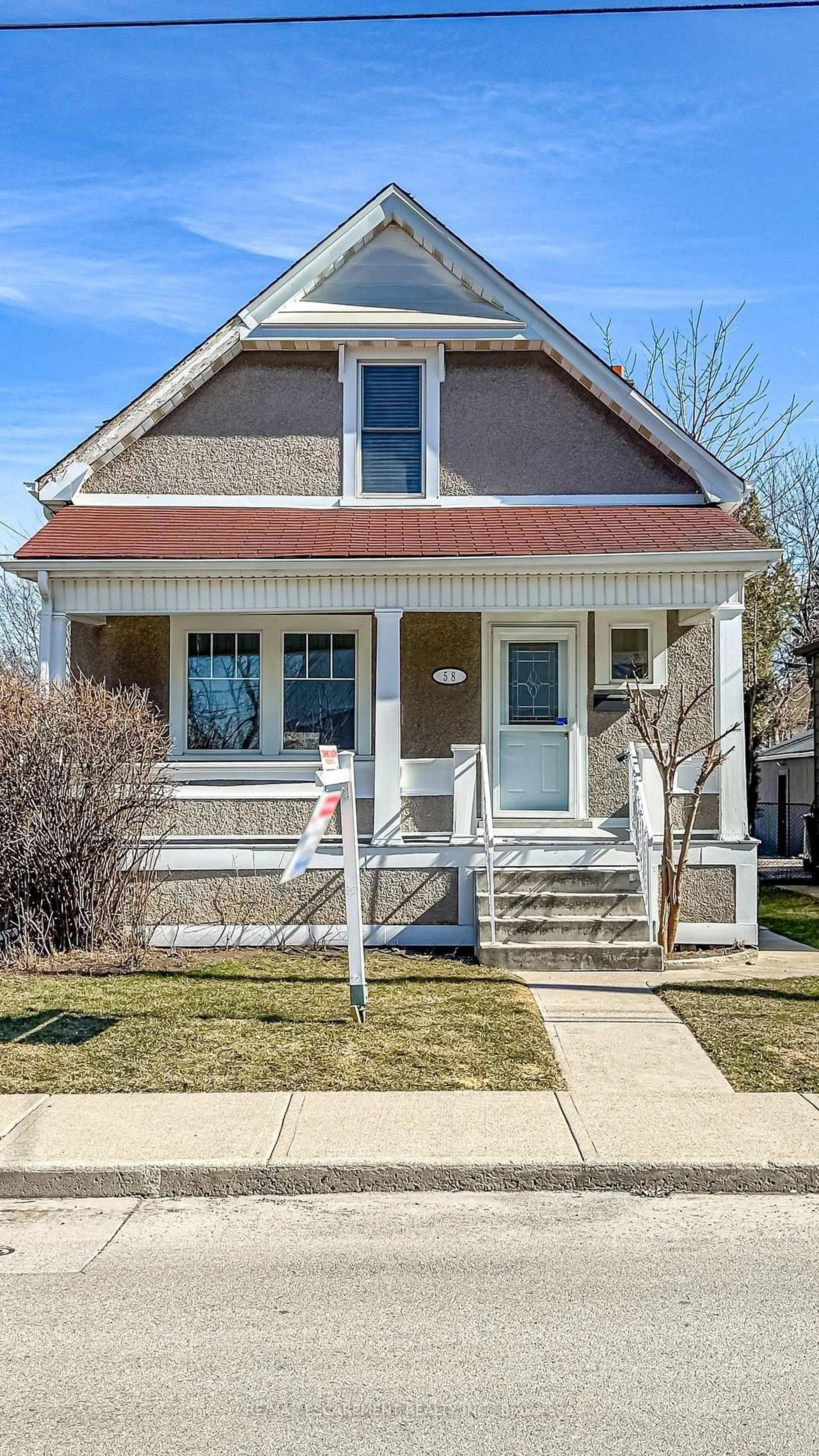 Home with vinyl exterior material, street for 58 Edgemont St, Hamilton Ontario L8H 4C6