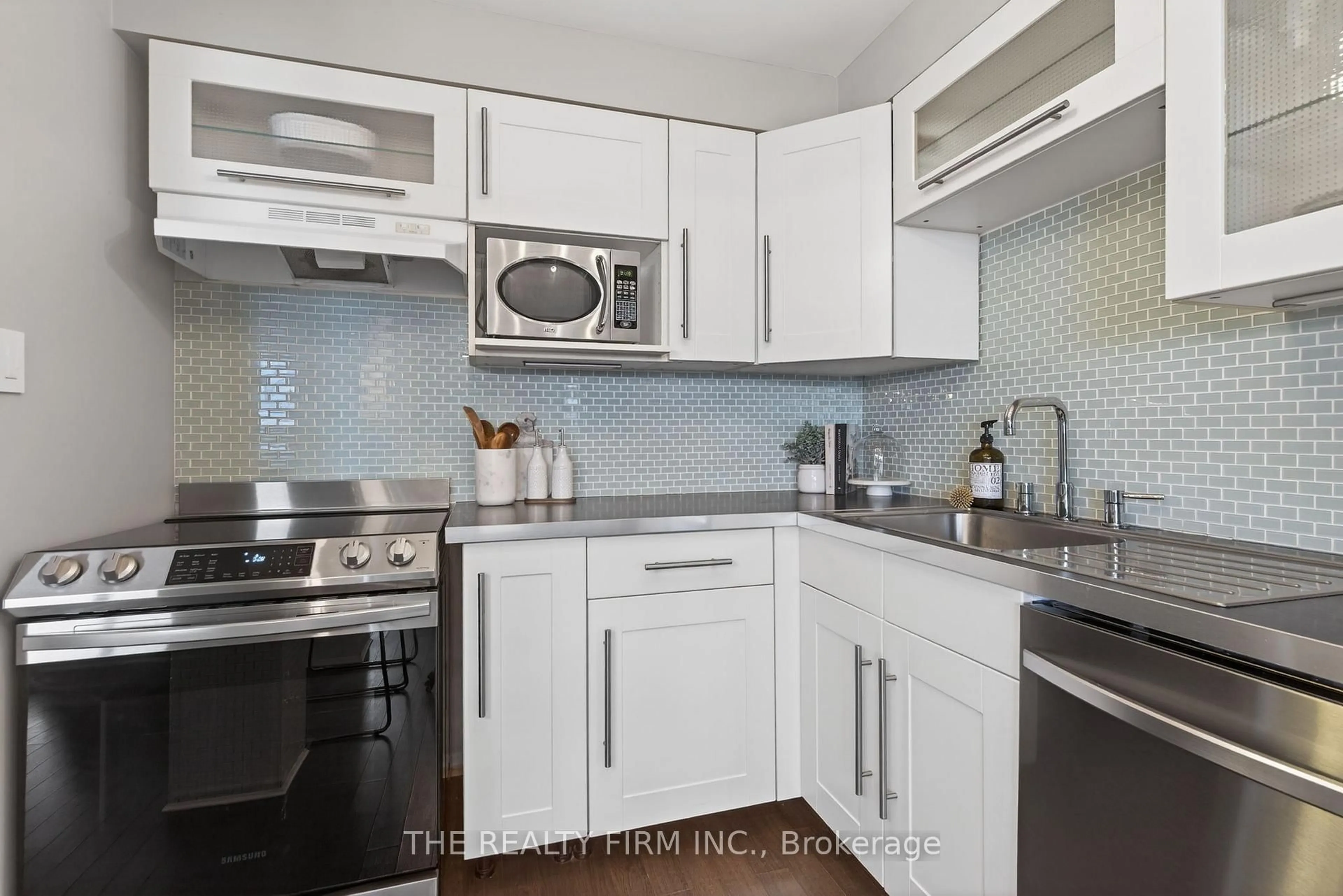 Standard kitchen, ceramic/tile floor for 323 Colborne St #2404, London East Ontario N6B 3N8