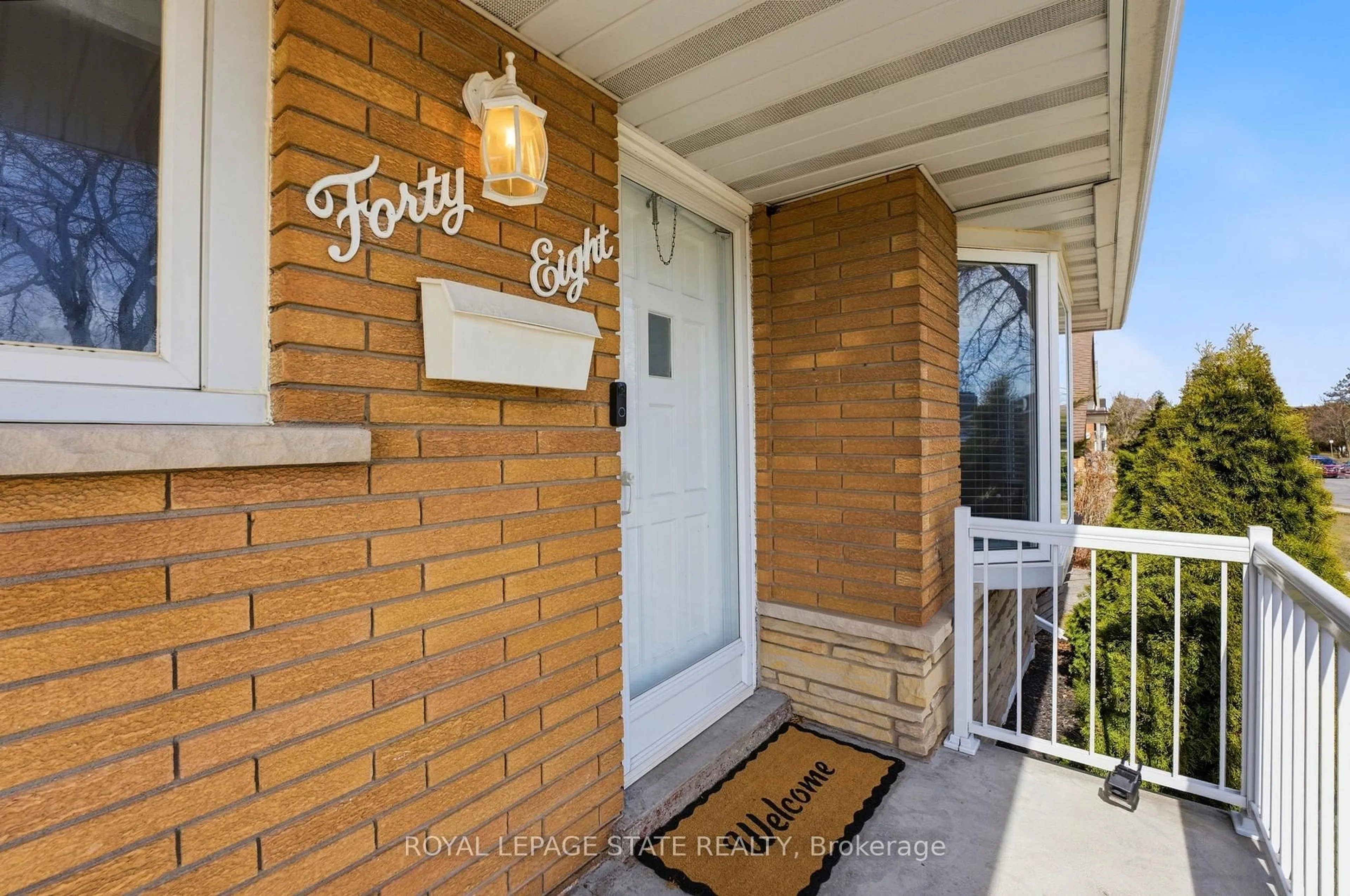 Indoor entryway for 48 Champlain Ave, Hamilton Ontario L8G 2H7