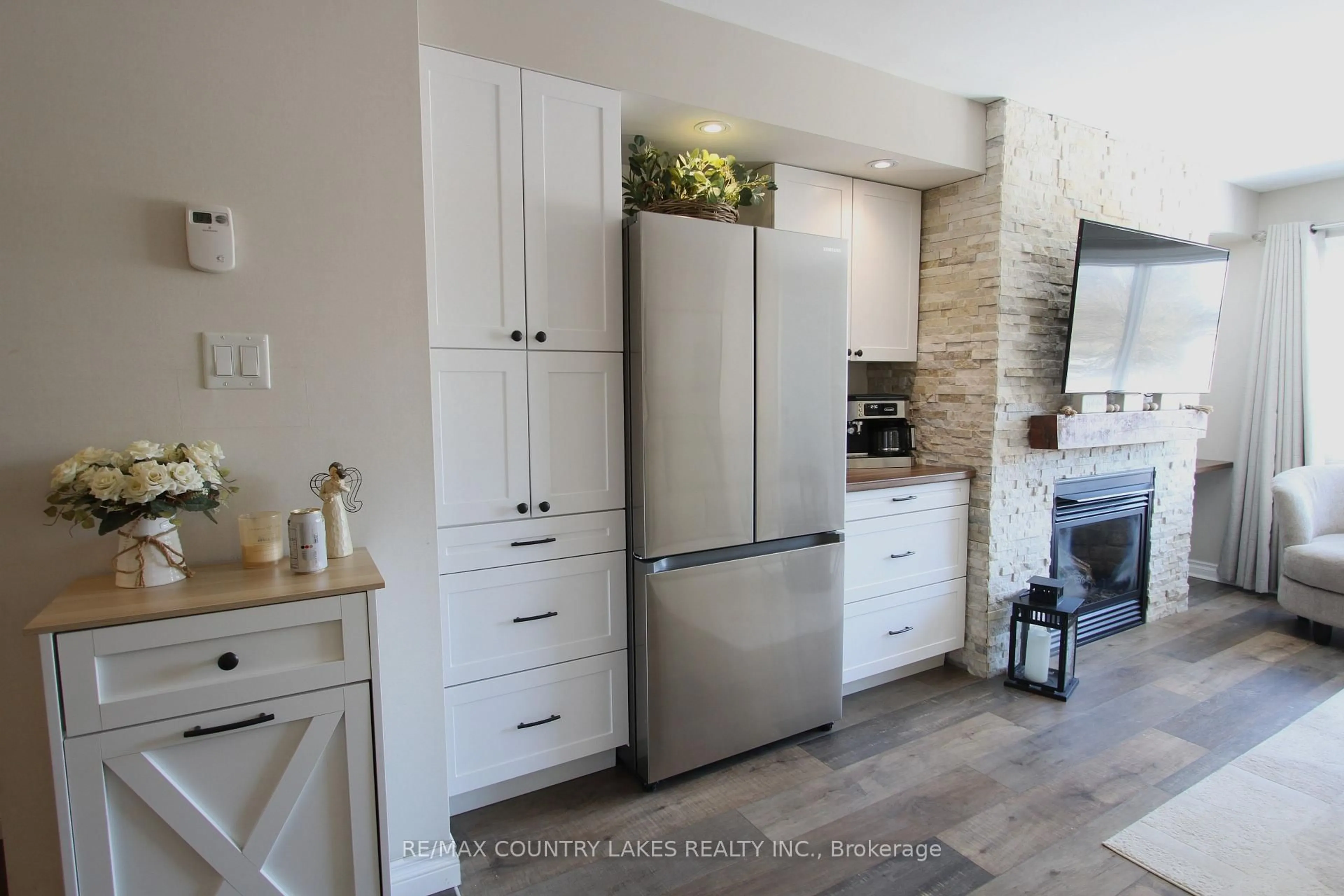 Open concept kitchen, unknown for 1235 Deerhurst Dr #55-308, Huntsville Ontario P1H 2E8