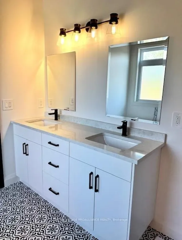 6 Mackenzie John Cres, Brighton 5