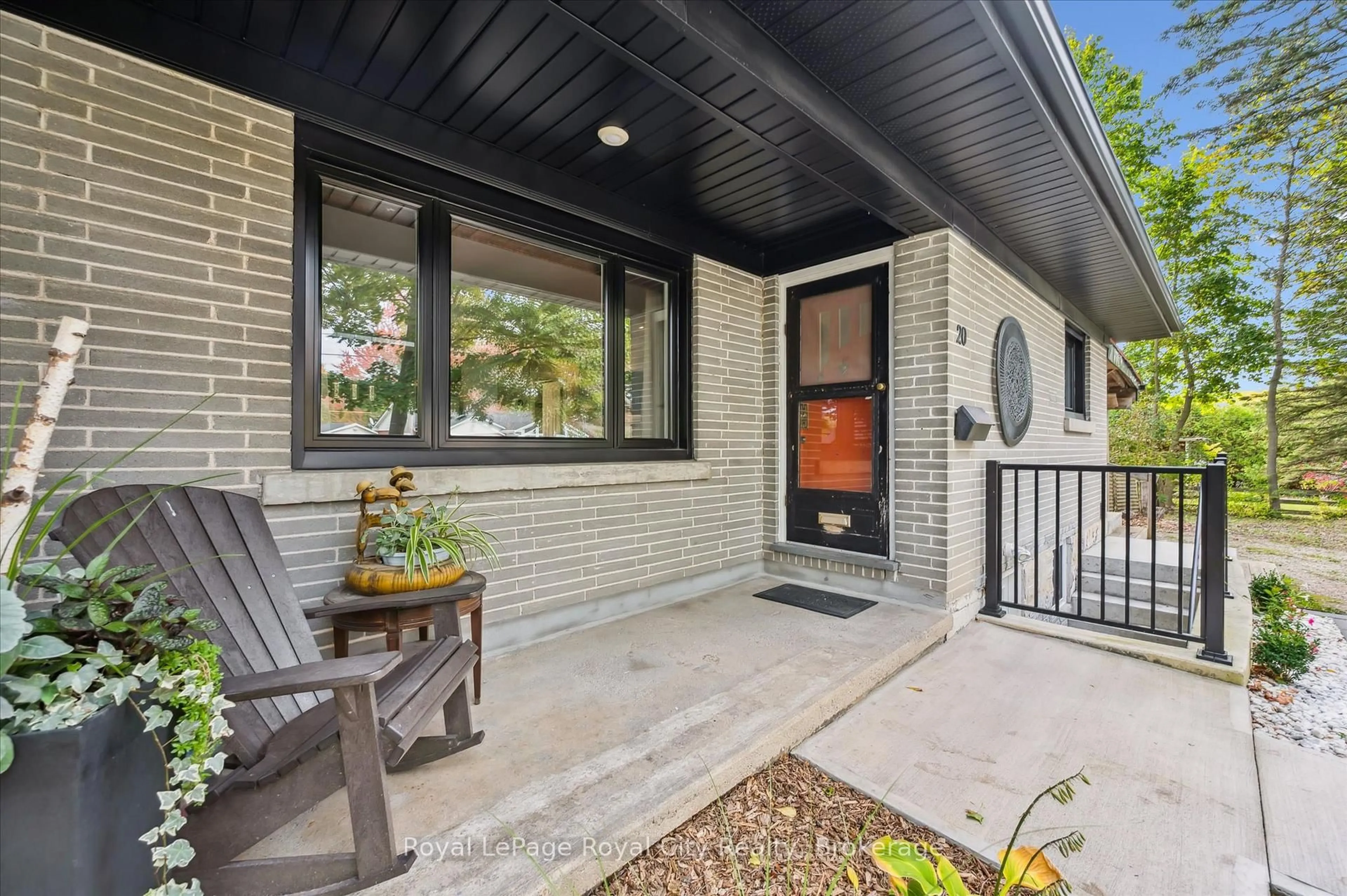 Home with brick exterior material, street for 20 Highview Pl, Guelph Ontario N1H 1M7