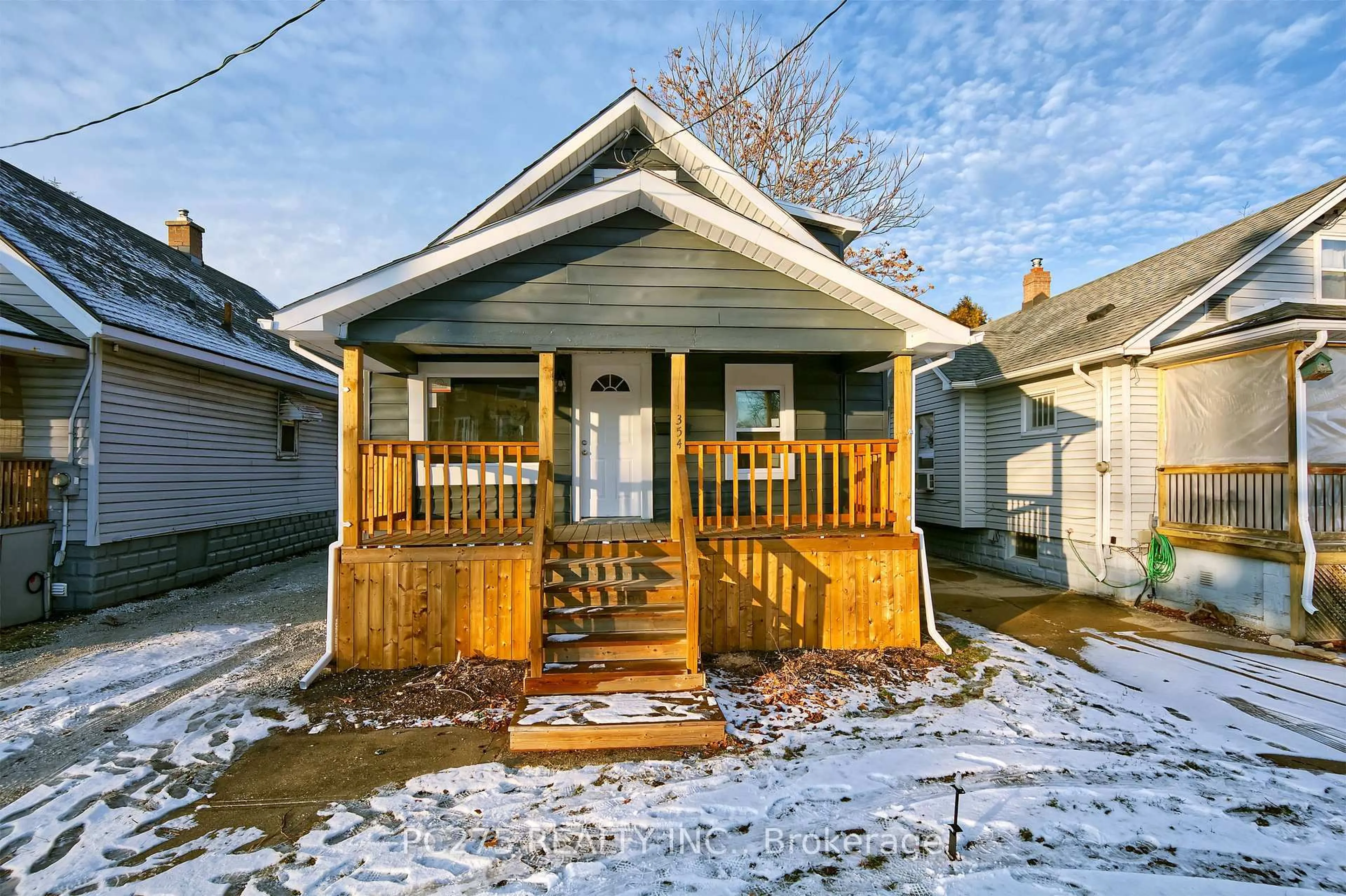 Patio, street for 354 Exmouth St, Sarnia Ontario N7T 5N6