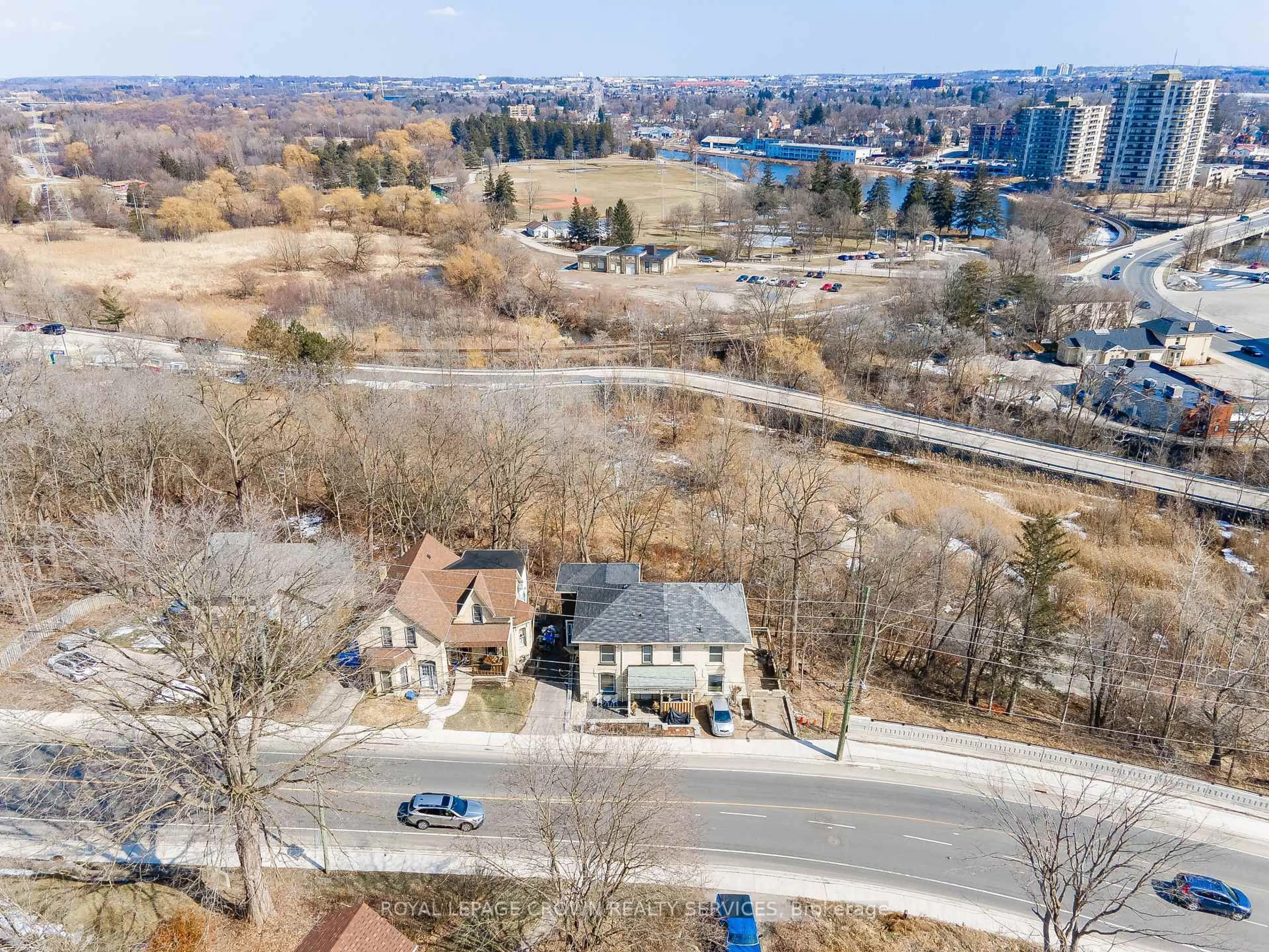 A pic from outside/outdoor area/front of a property/back of a property/a pic from drone, street for 163 Fountain St, Cambridge Ontario N3H 1H7