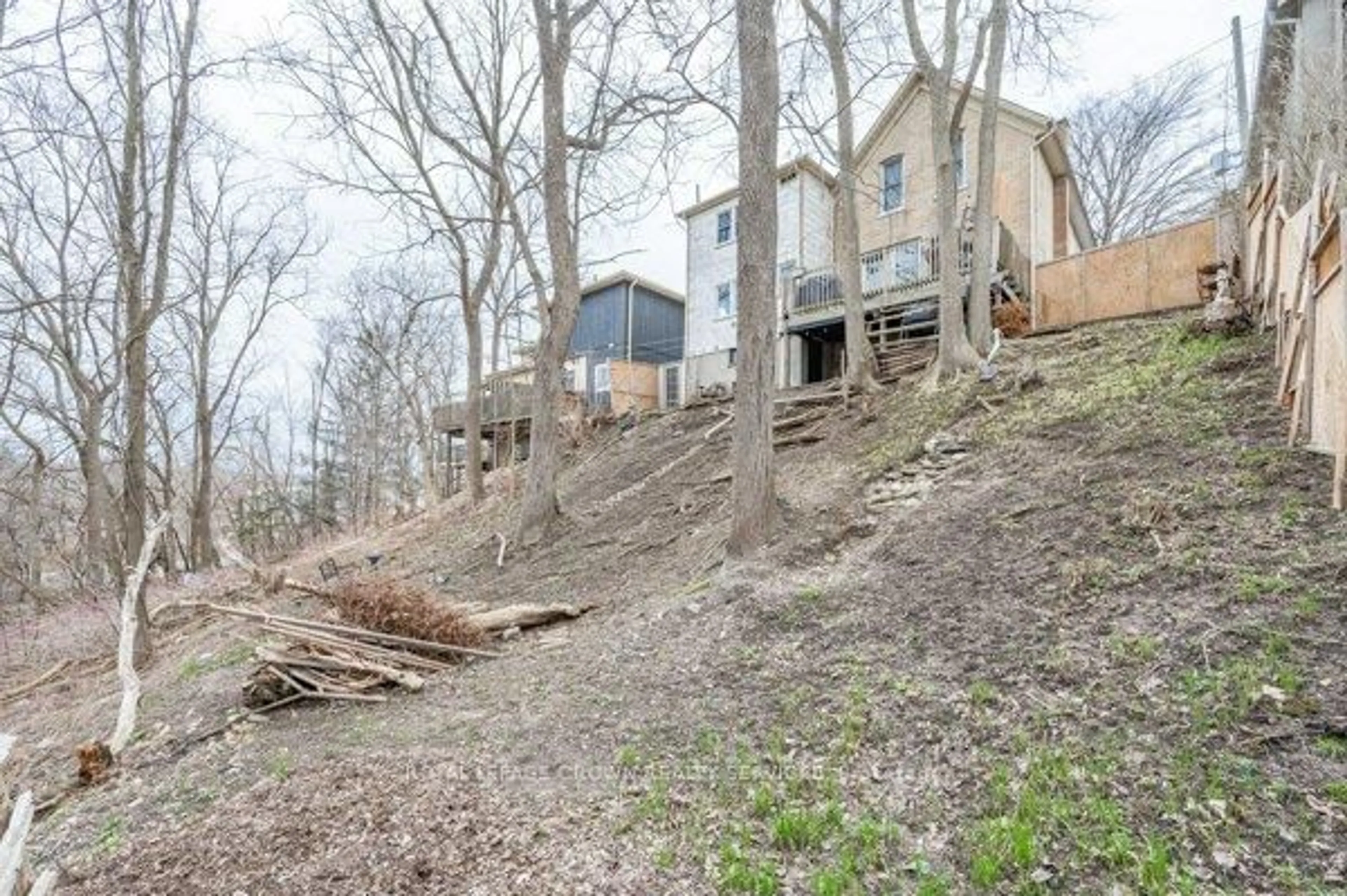 A pic from outside/outdoor area/front of a property/back of a property/a pic from drone, unknown for 163 Fountain St, Cambridge Ontario N3H 1H7