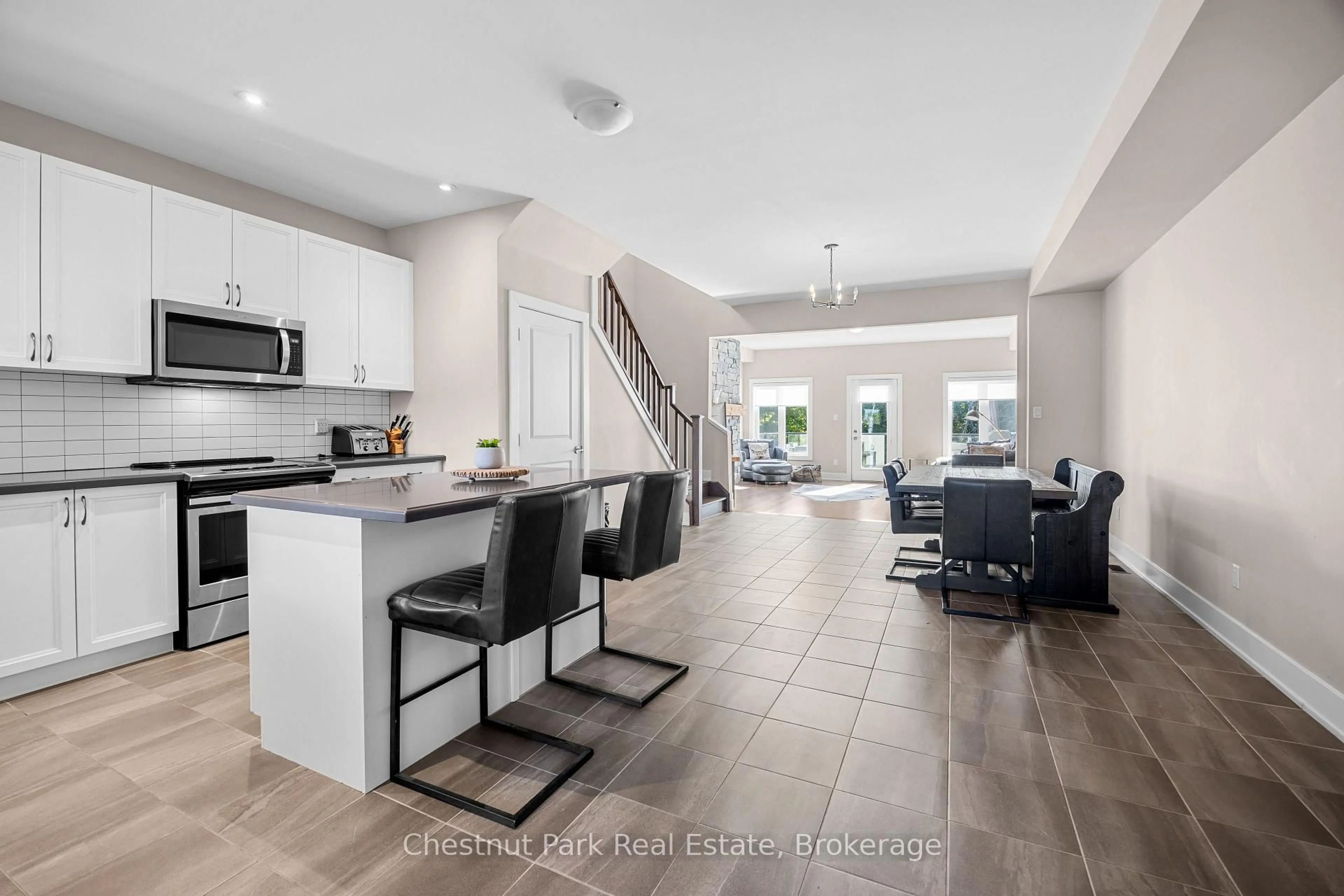 Open concept kitchen, ceramic/tile floor for 45 Rockmount Cres, Gravenhurst Ontario P1P 0A6