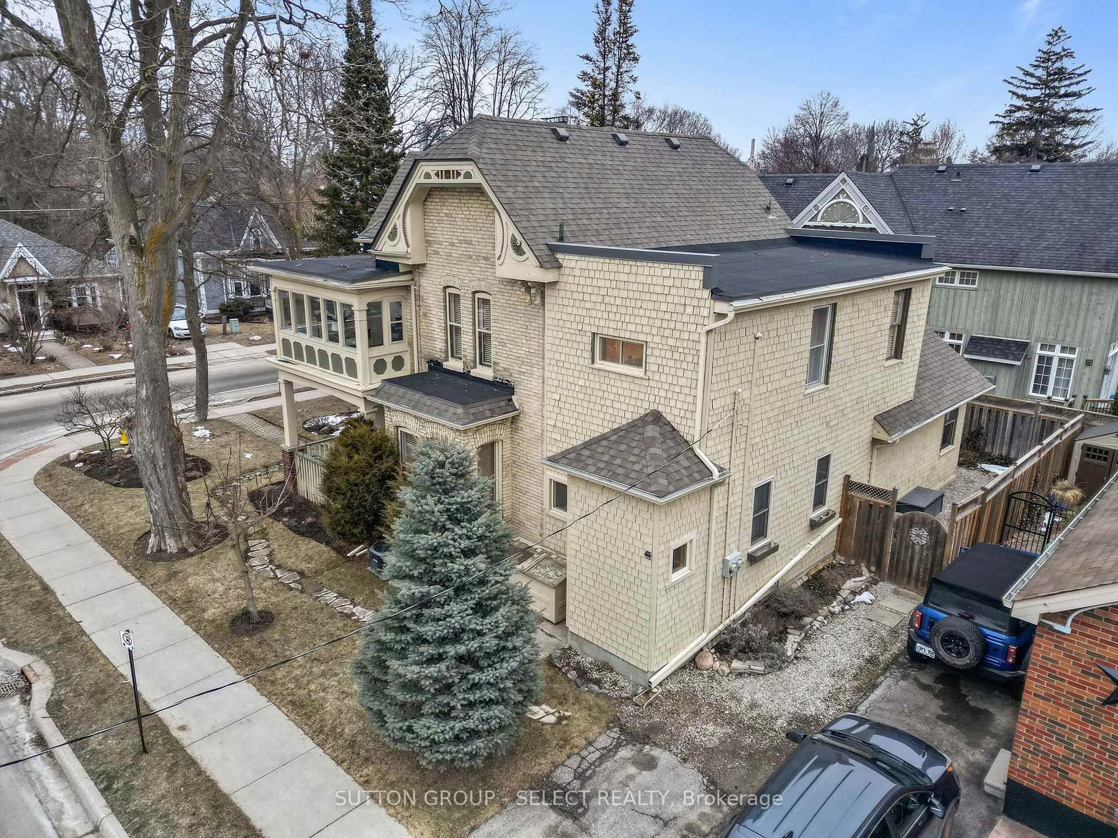 A pic from outside/outdoor area/front of a property/back of a property/a pic from drone, street for 65 Bruce St, London South Ontario N6C 1G7
