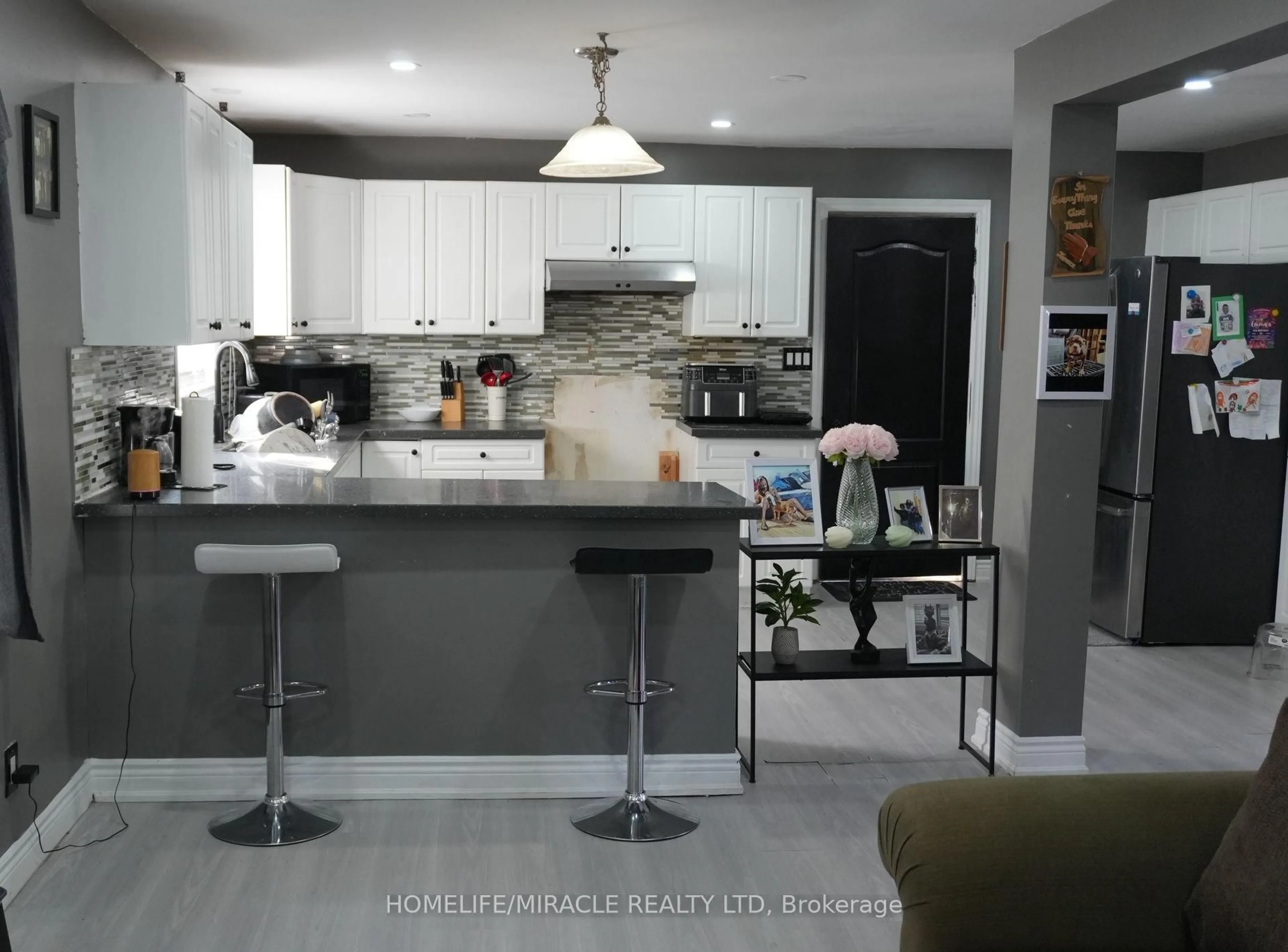 Open concept kitchen, ceramic/tile floor for 6269 Franklin Ave, Niagara Falls Ontario L2G 4Z4