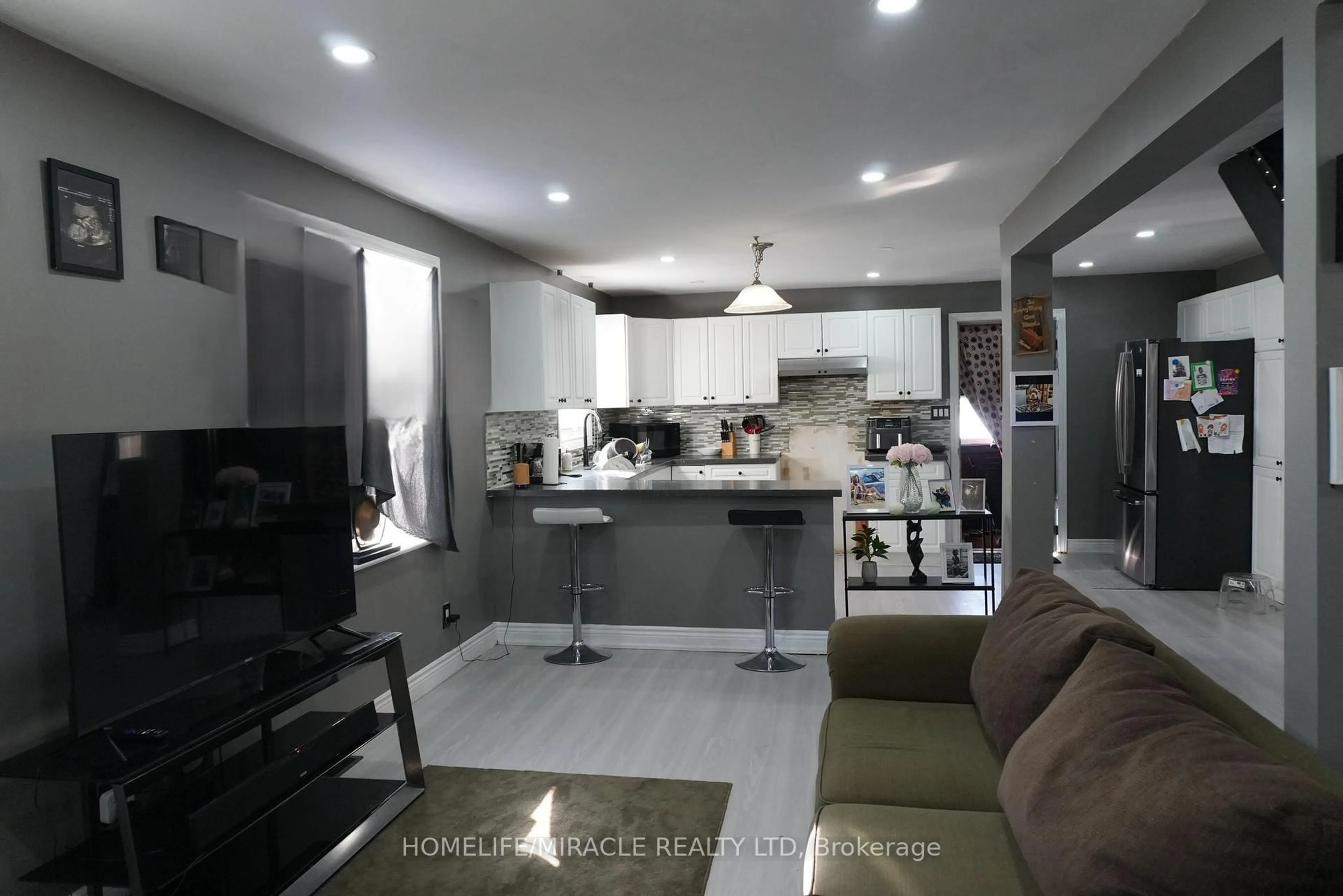 Open concept kitchen, unknown for 6269 Franklin Ave, Niagara Falls Ontario L2G 4Z4