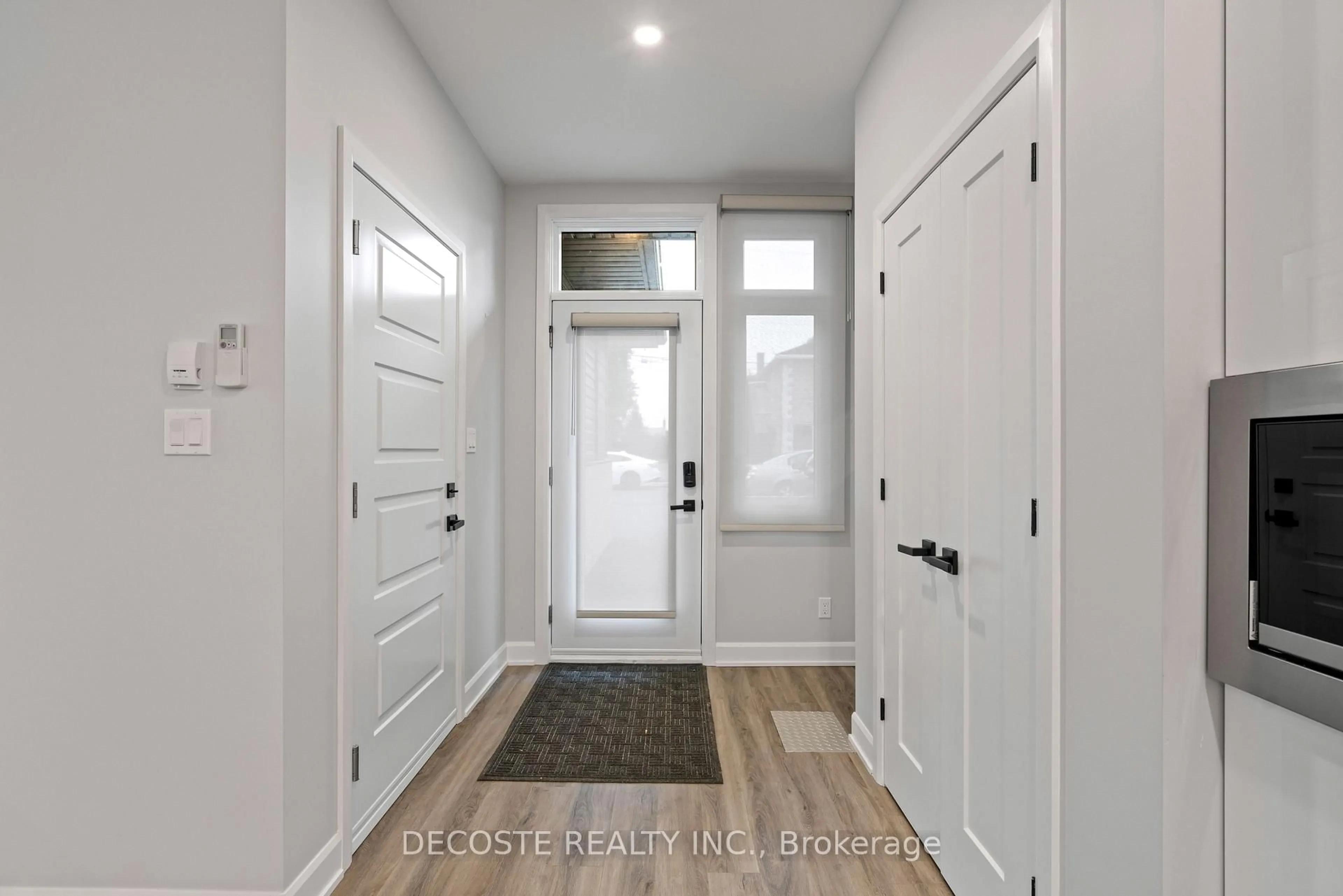 Indoor entryway for 14 Elgin St, North Glengarry Ontario K0C 1A0
