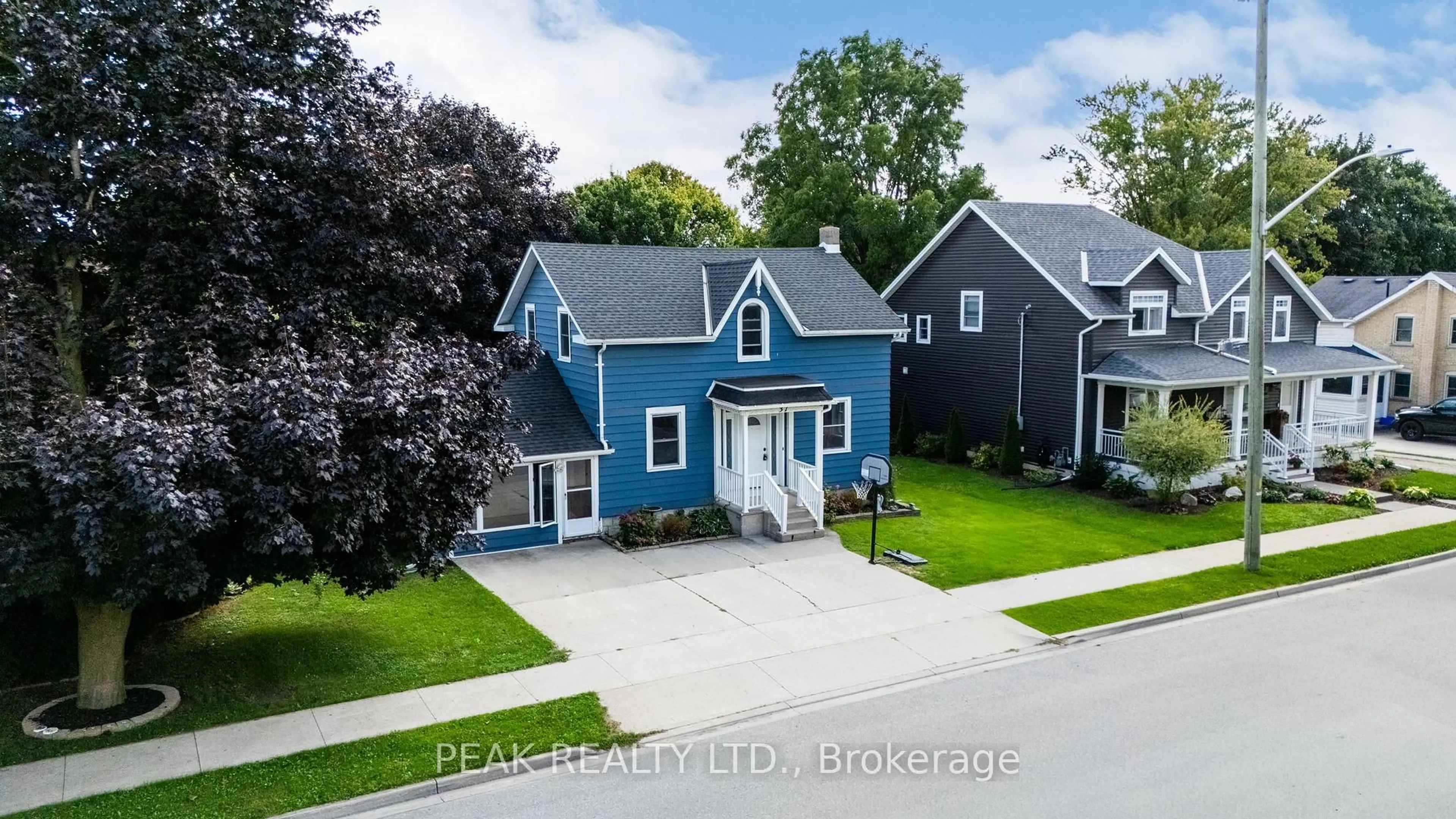 A pic from outside/outdoor area/front of a property/back of a property/a pic from drone, street for 37 Decew St, East Zorra-Tavistock Ontario N0B 2R0
