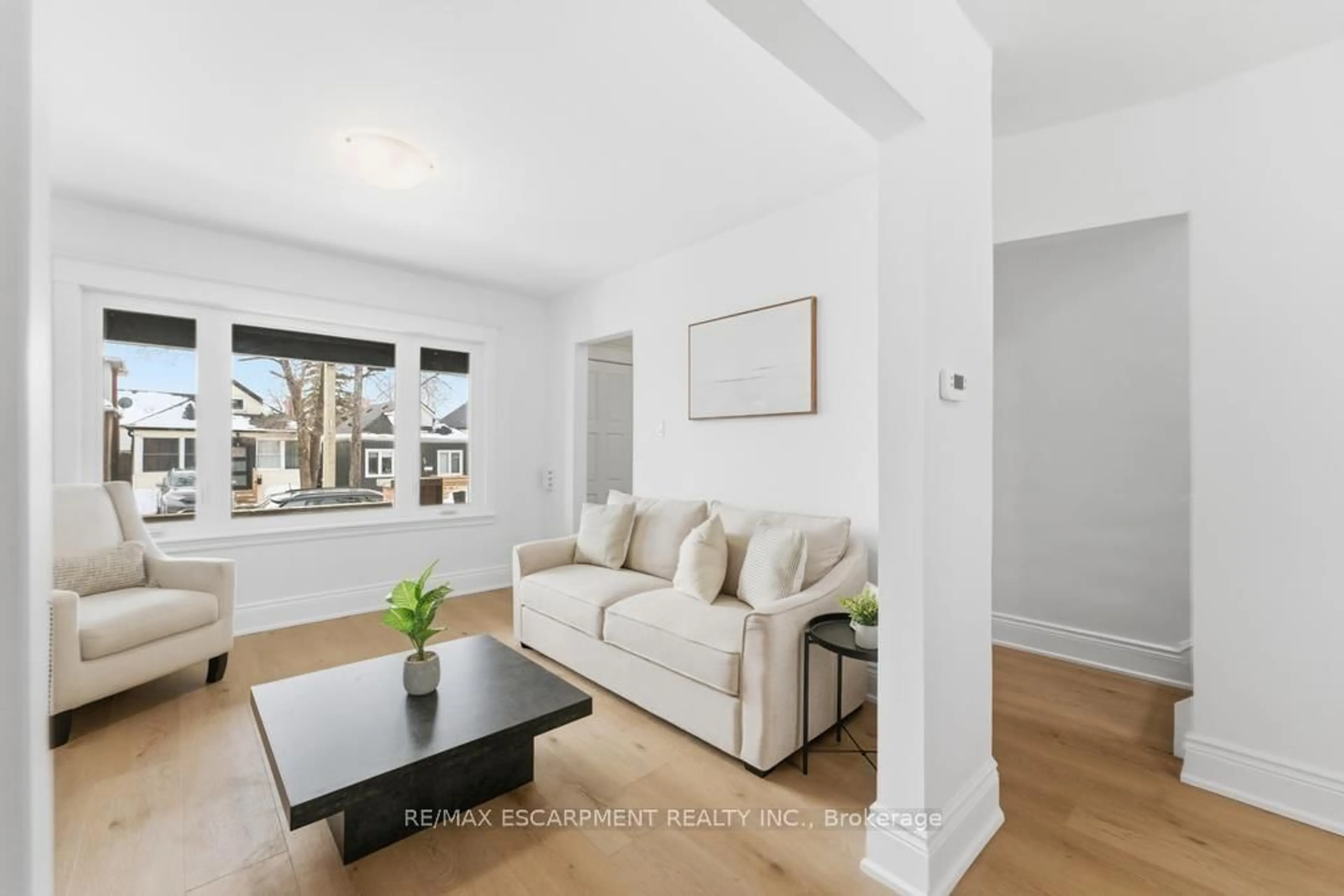 Living room with furniture, unknown for 63 Argyle Ave, Hamilton Ontario L8H 2S8