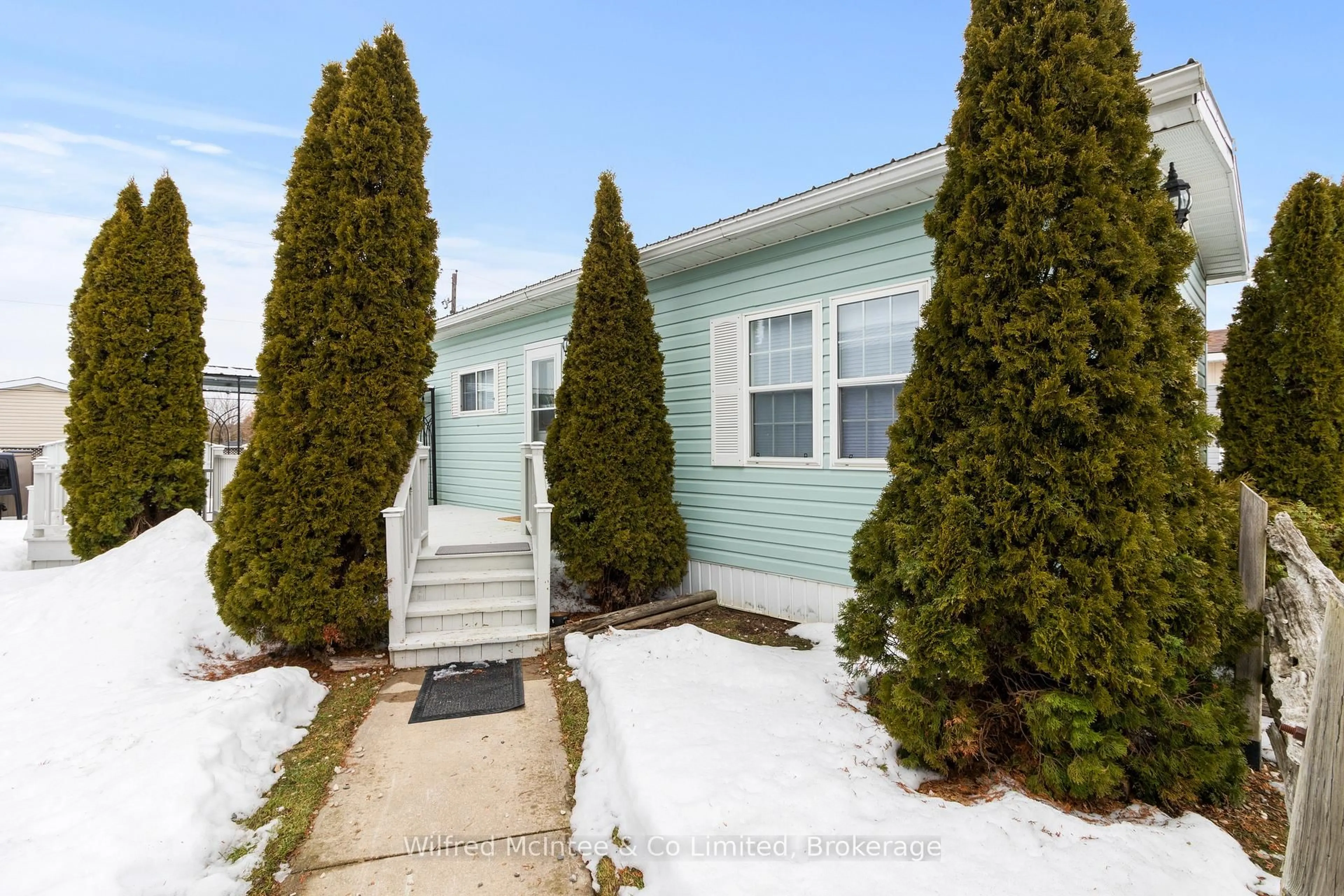 Home with vinyl exterior material, street for 70 Applewood Blvd, Kincardine Ontario N0H 2T0