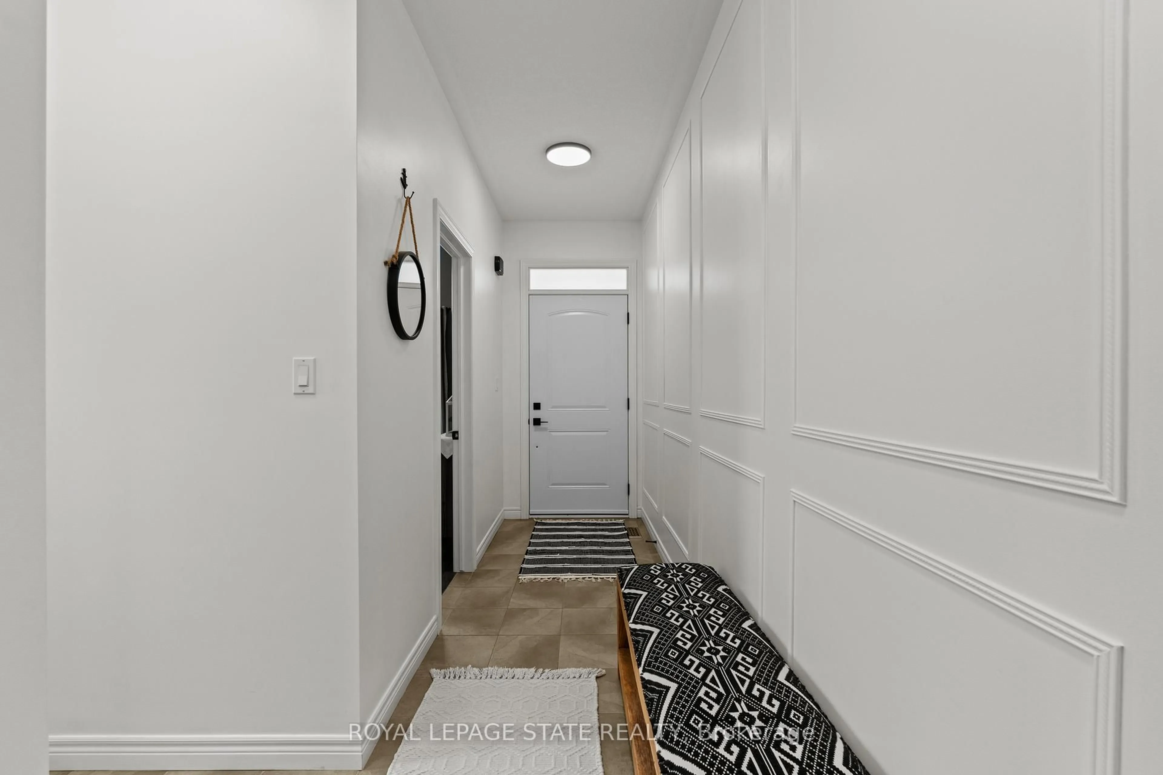 Indoor entryway for 292 Keystone Cres, Hamilton Ontario L0R 1P0