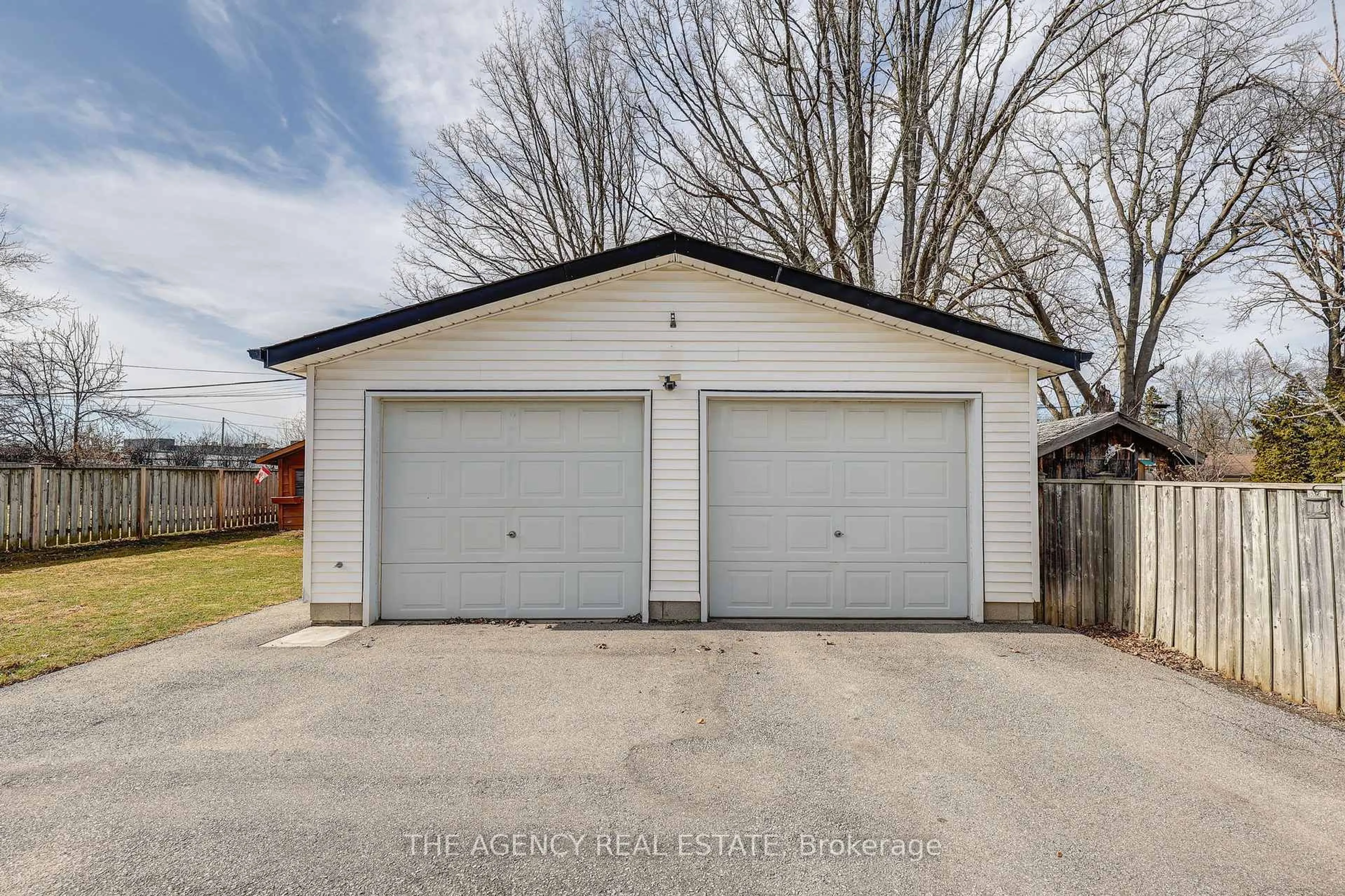 Indoor garage for 367 Beachwood Ave, London South Ontario N6J 3J9