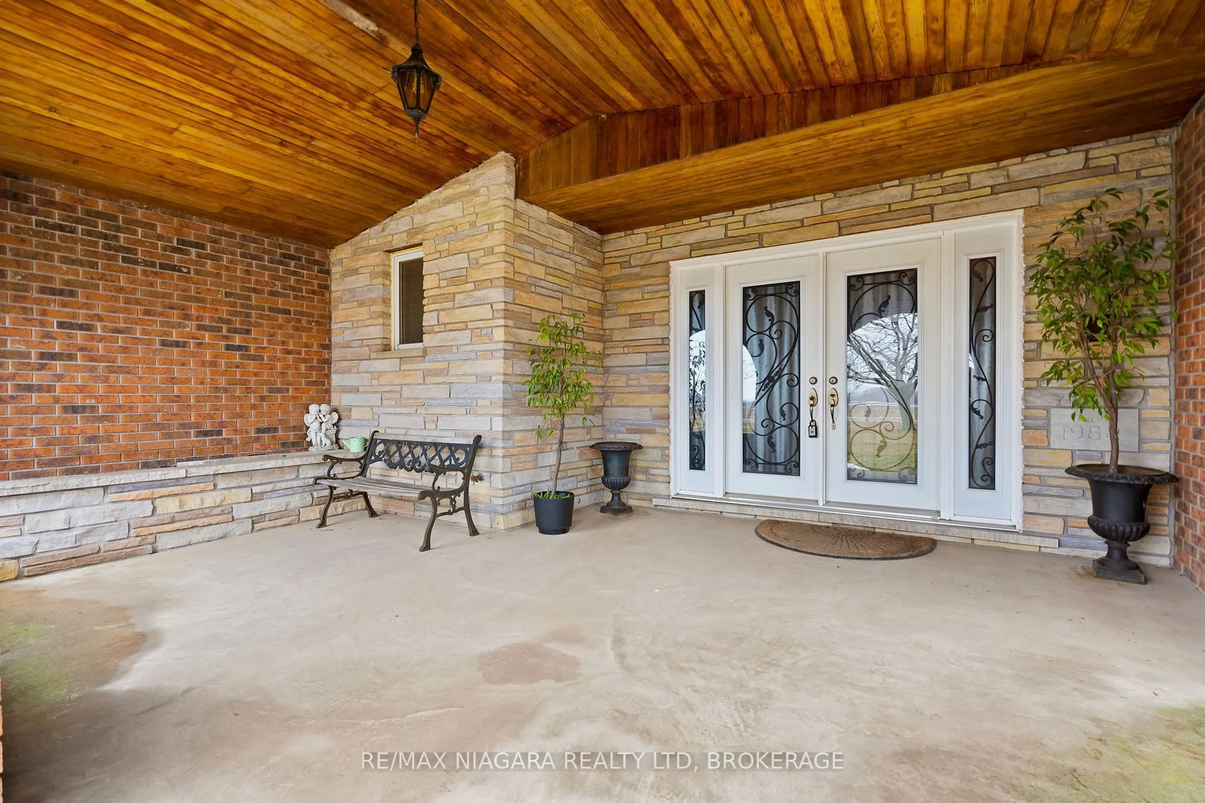 Patio, water/lake/river/ocean view for 11292 Golf Course Rd, Wainfleet Ontario L0S 1V0