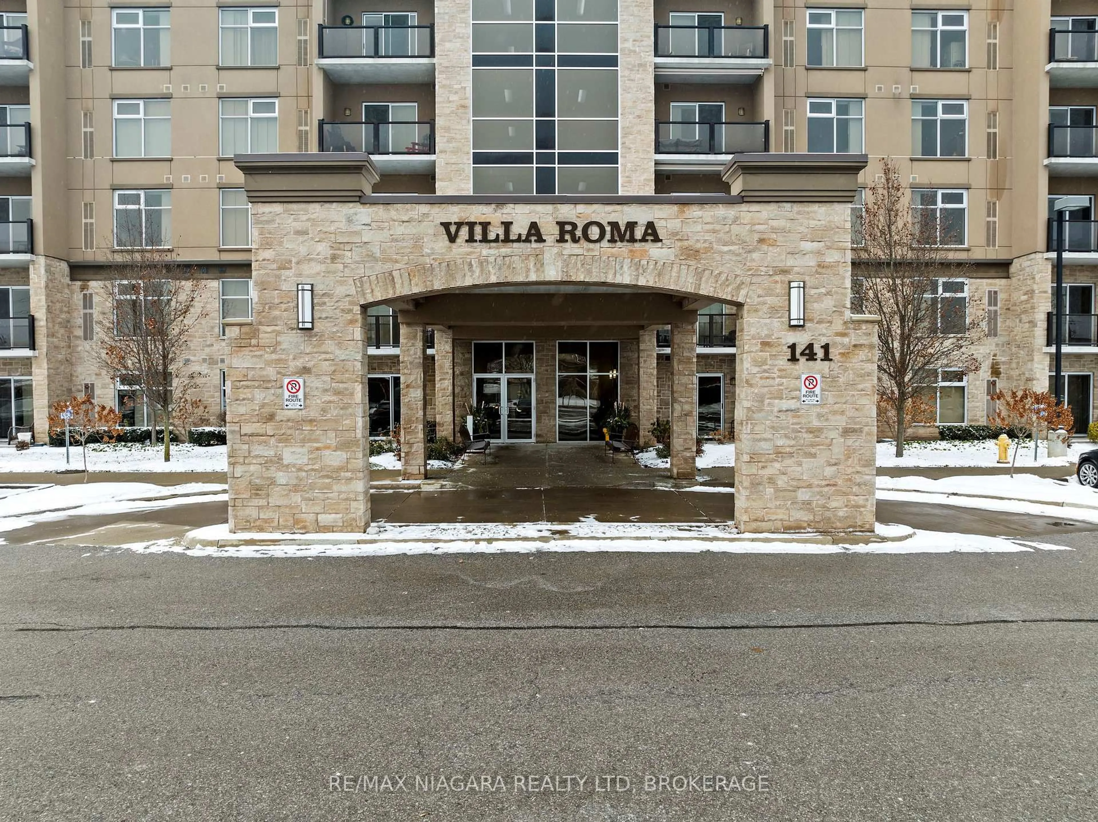 Indoor foyer for 141 Vansickle Rd #308, St. Catharines Ontario L2S 0E5