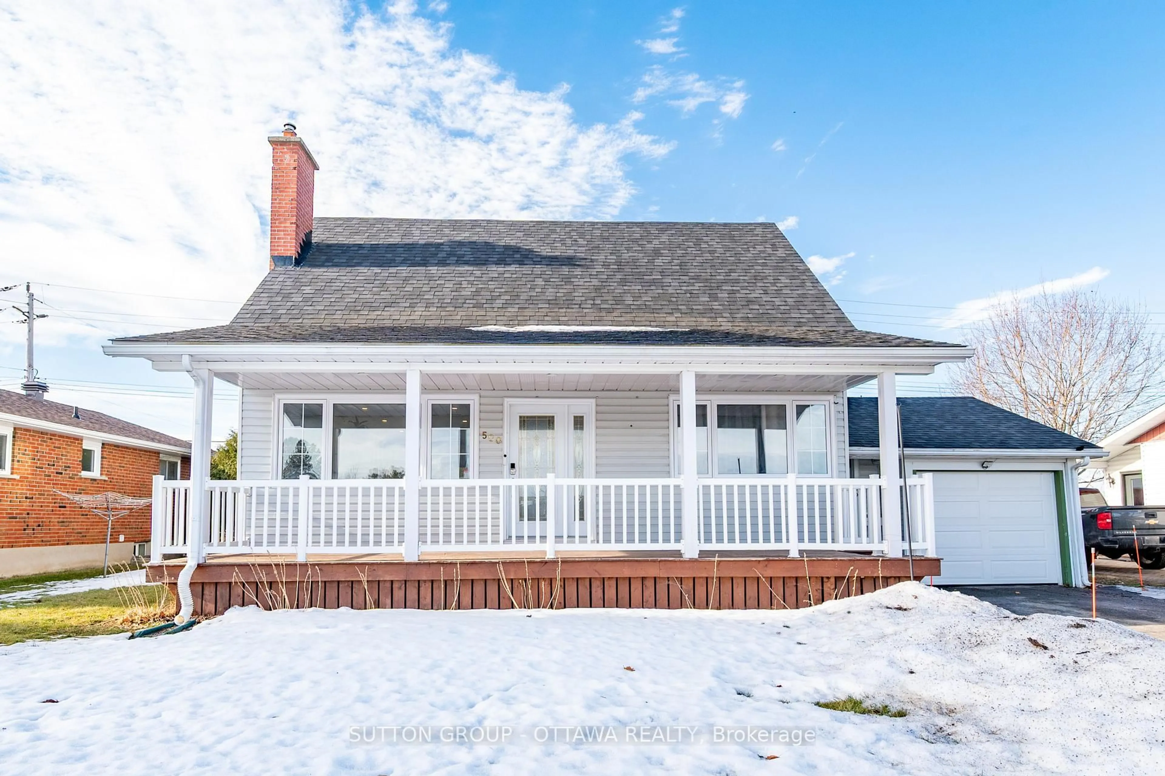 Home with vinyl exterior material, unknown for 500 Aberdeen St, Renfrew Ontario K7V 2G9