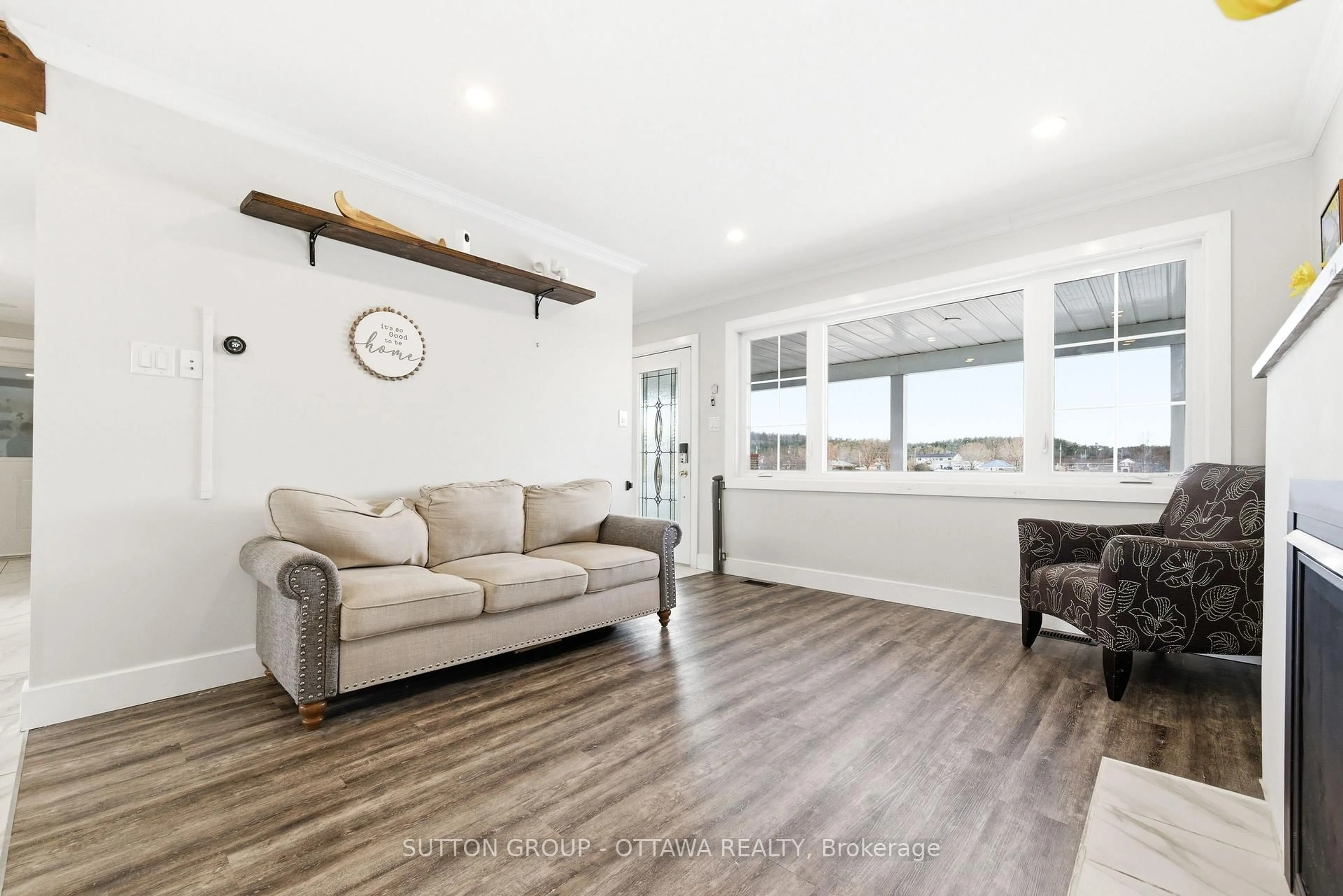 Living room with furniture, unknown for 500 Aberdeen St, Renfrew Ontario K7V 2G9