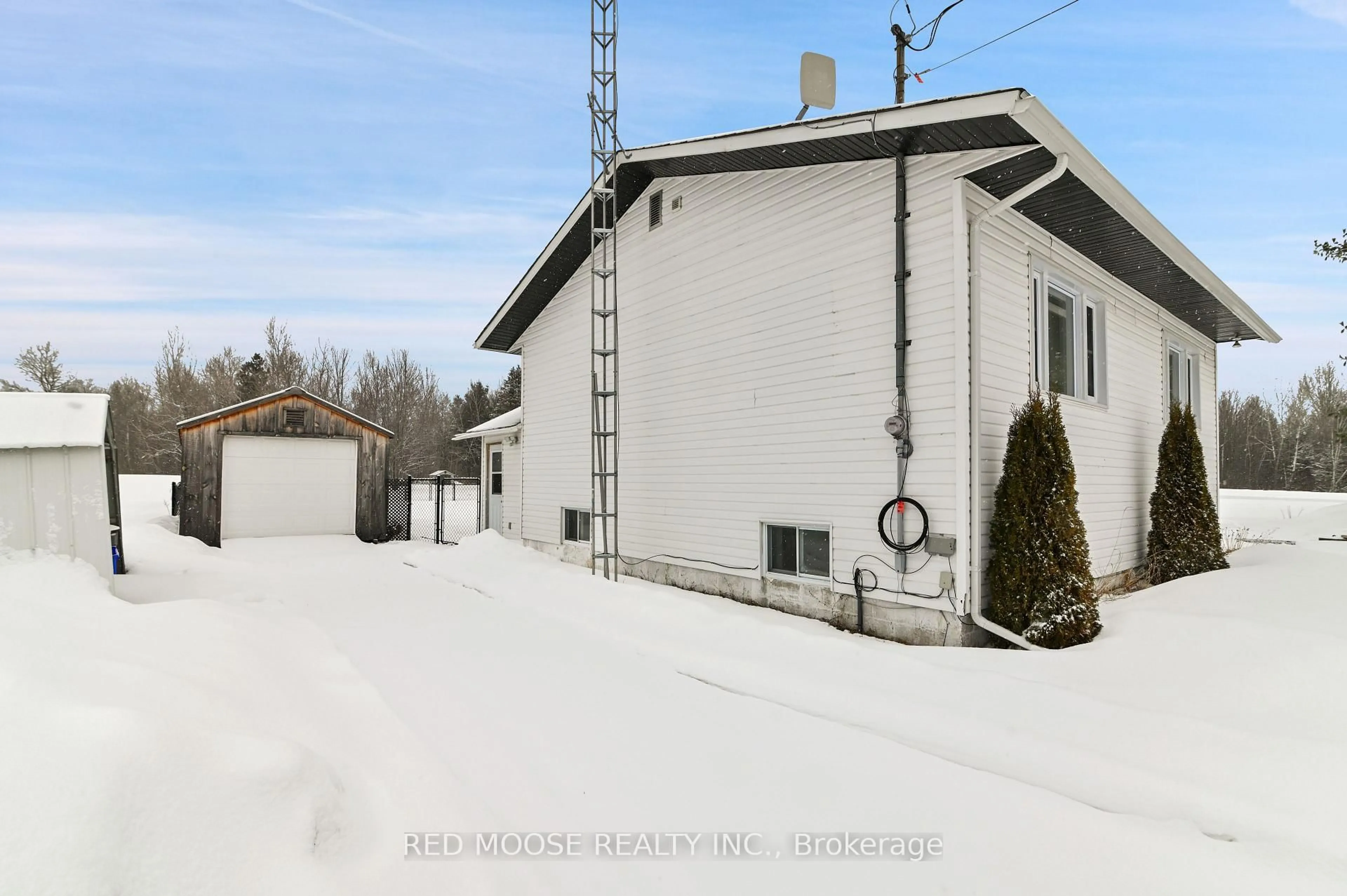 Patio, building for 1502 Calypso St, The Nation Ontario K0A 2M0