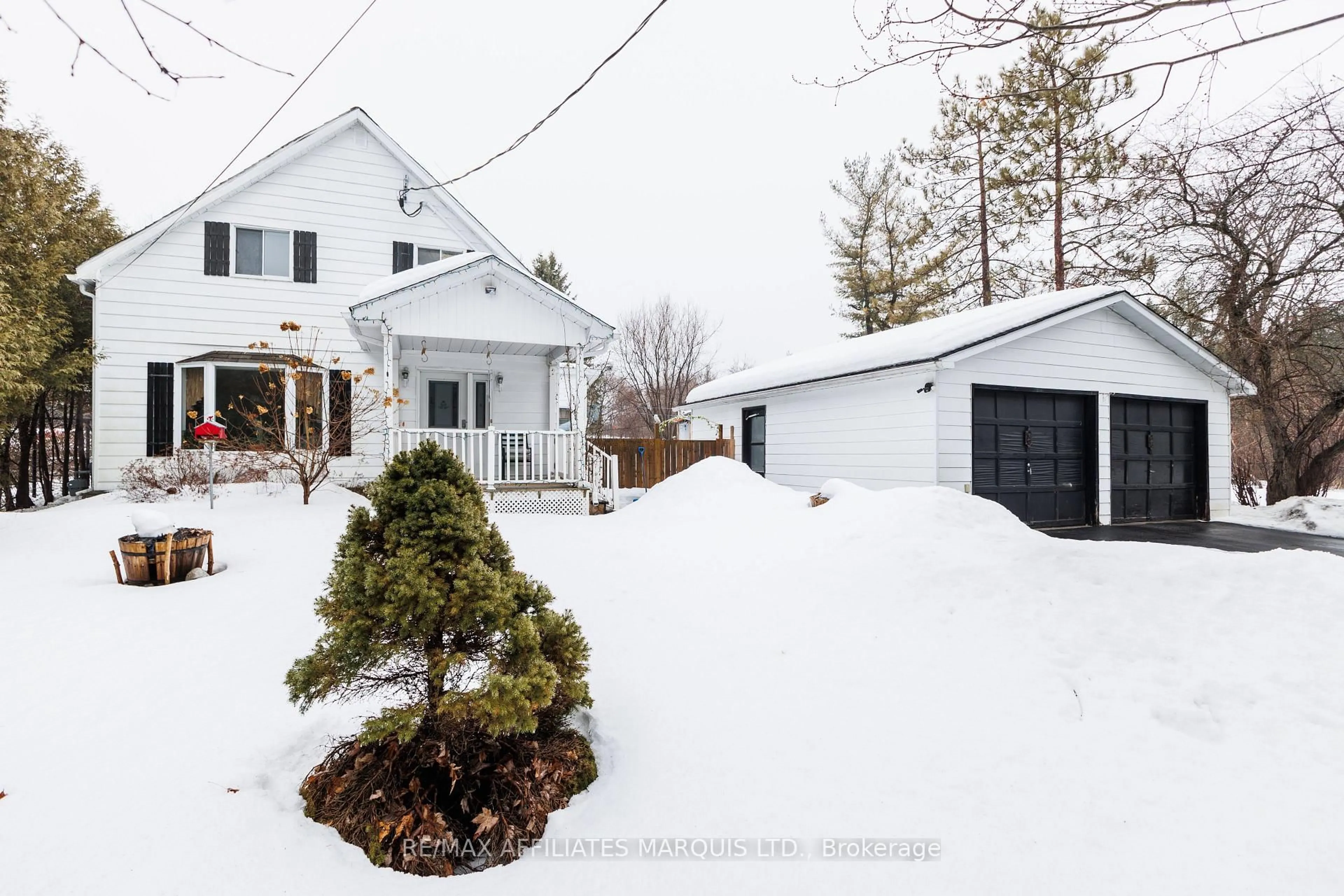A pic from outside/outdoor area/front of a property/back of a property/a pic from drone, street for 21940 Sauve St, North Glengarry Ontario K0B 1H0