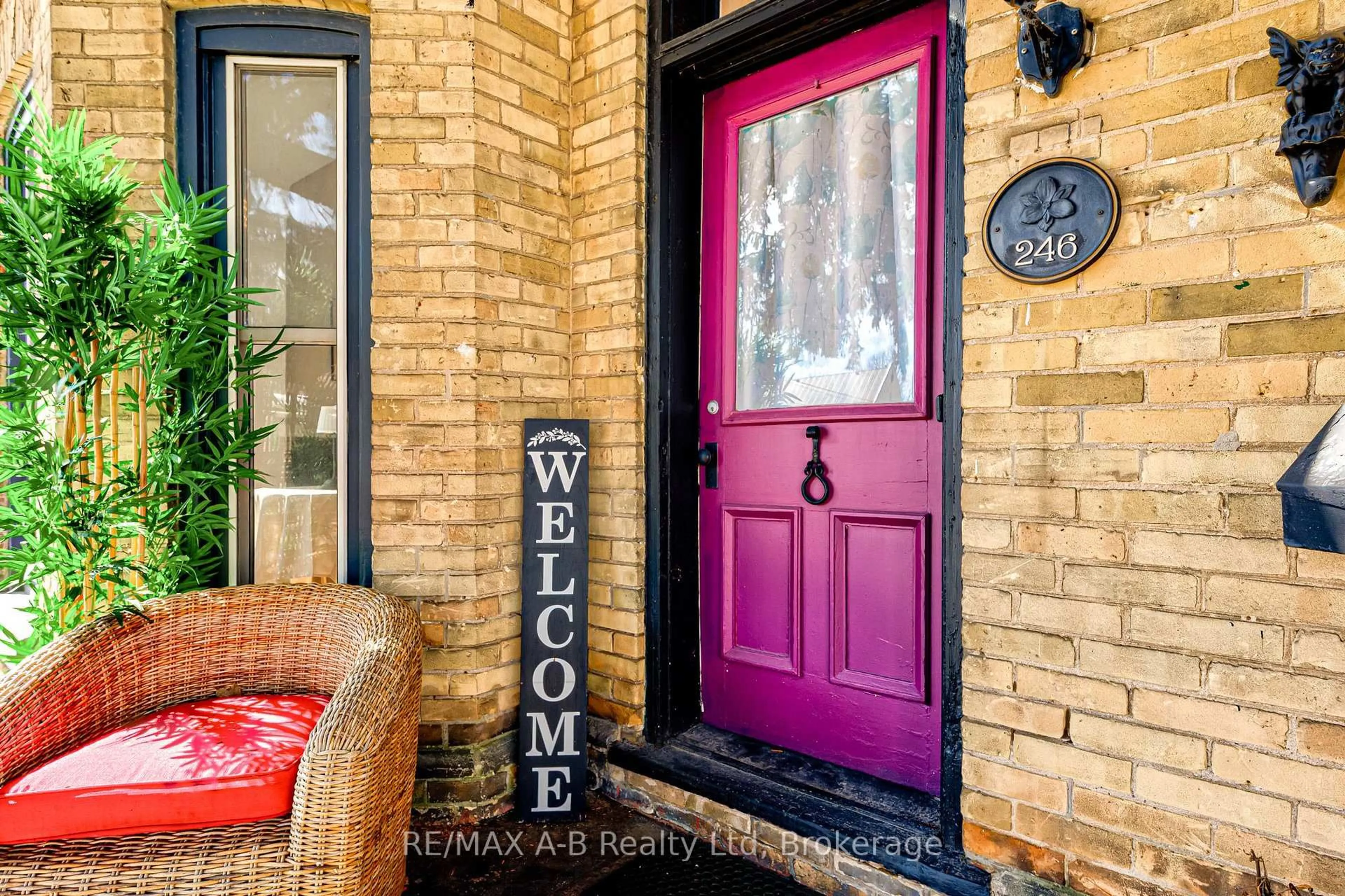 Indoor entryway for 246 Wellington St, Stratford Ontario N5A 2L6
