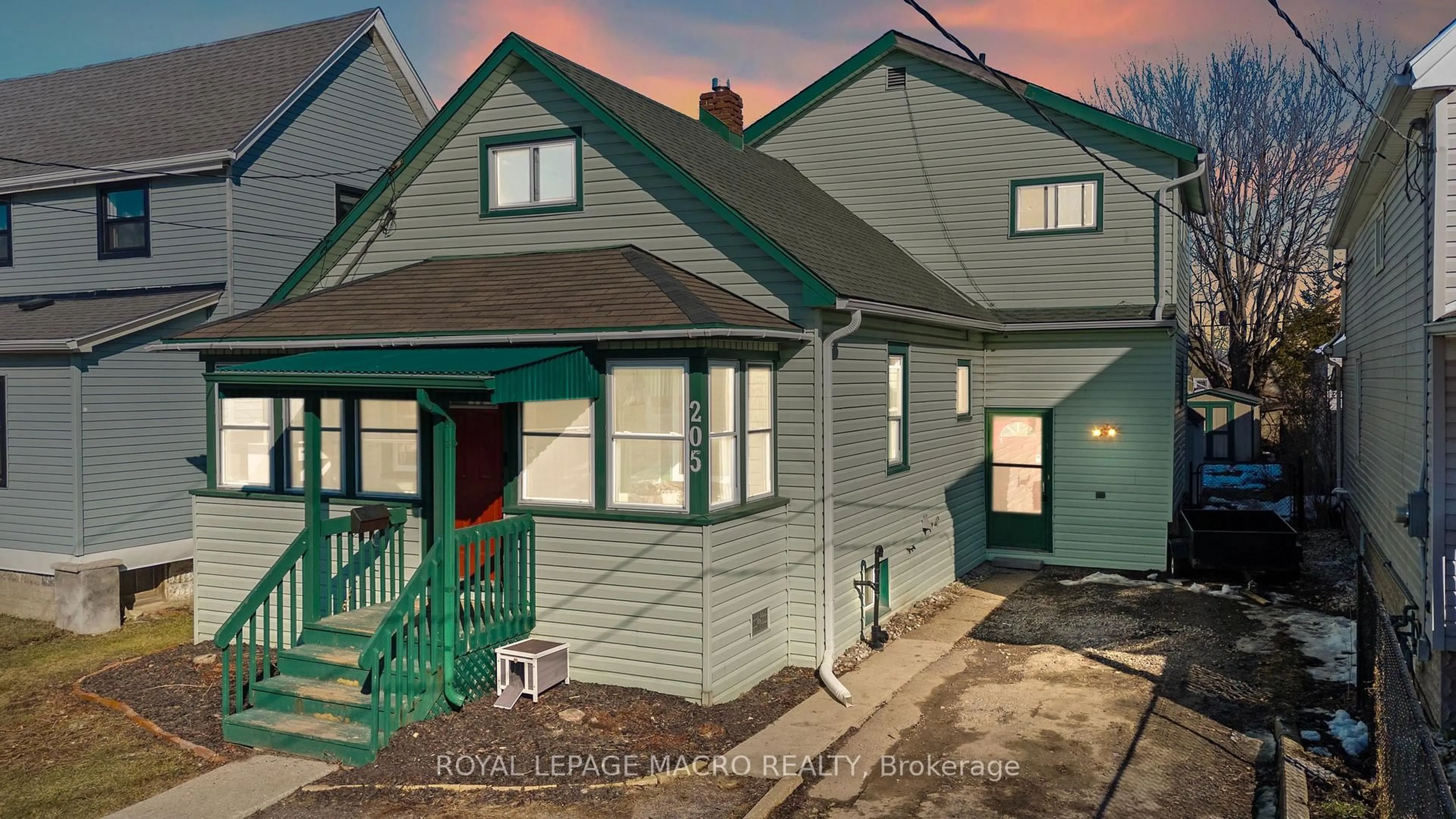 Home with vinyl exterior material, street for 205 Mitchell St, Port Colborne Ontario L3K 1Y4